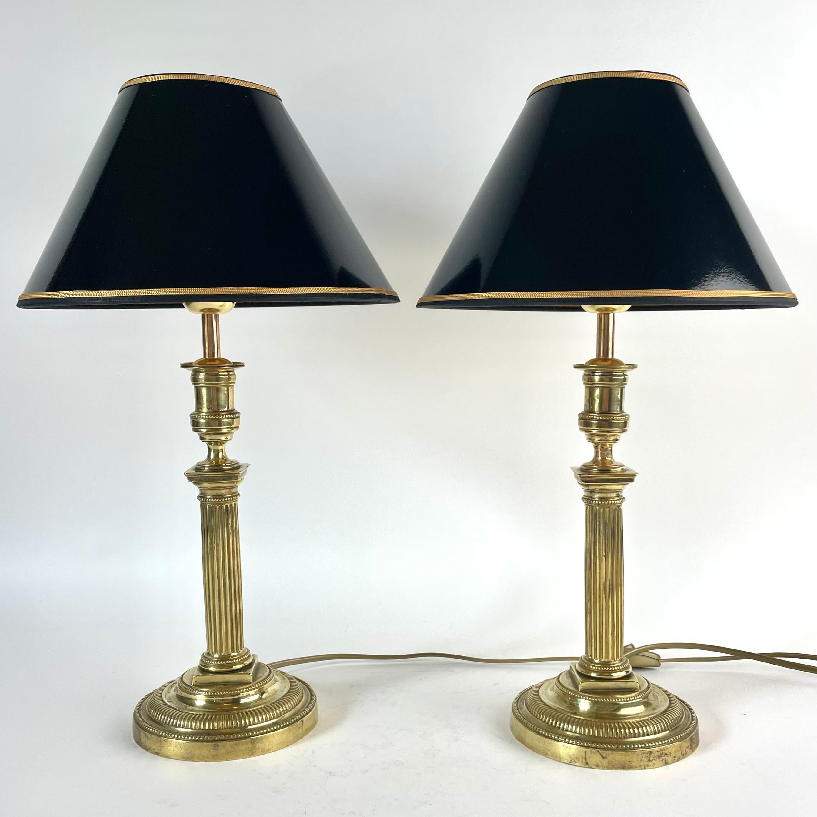 Elegante Pareja de Lámparas de Mesa Imperio de Bronce, Francia, Década de 1820 Francés en venta