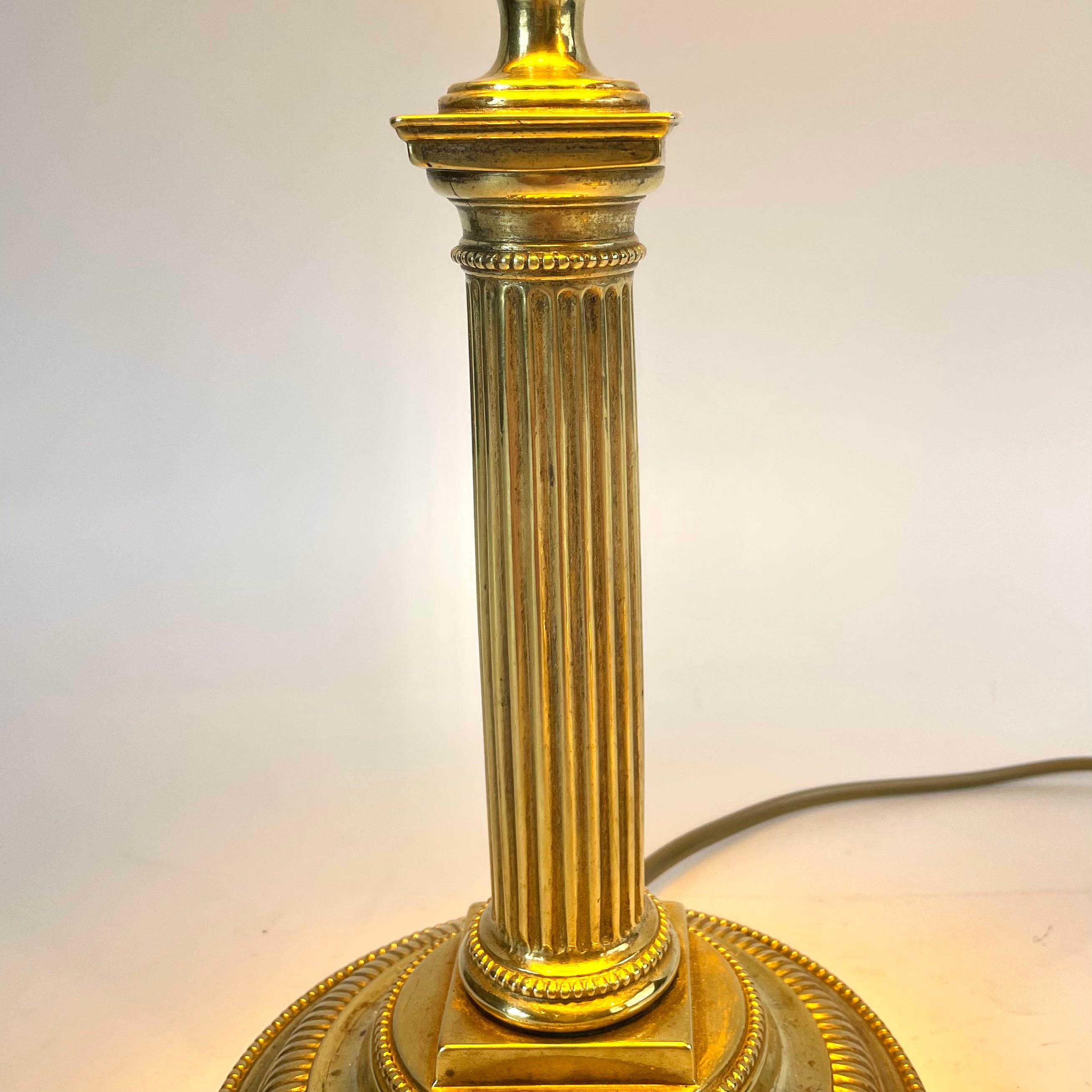 Elegante Pareja de Lámparas de Mesa Imperio de Bronce, Francia, Década de 1820 en venta 1