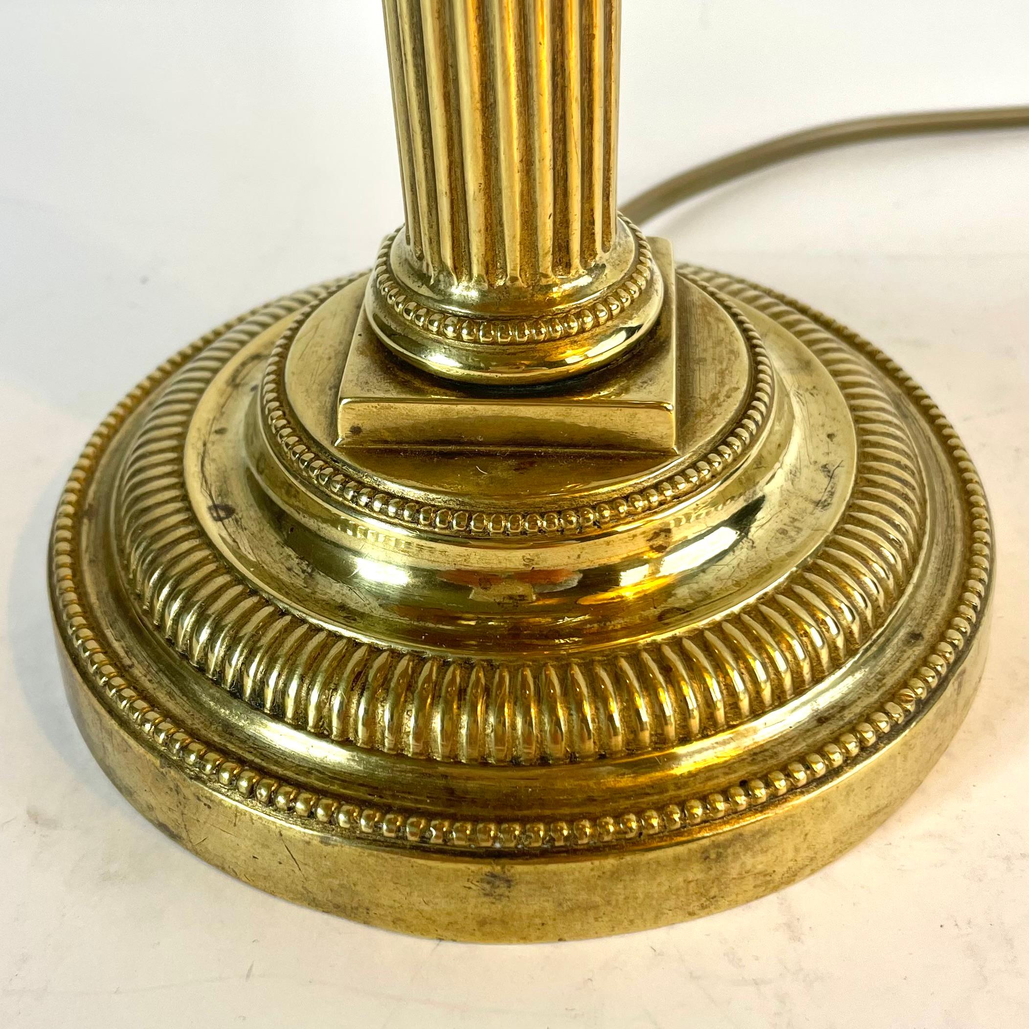 Elegante Pareja de Lámparas de Mesa Imperio de Bronce, Francia, Década de 1820 en venta 3