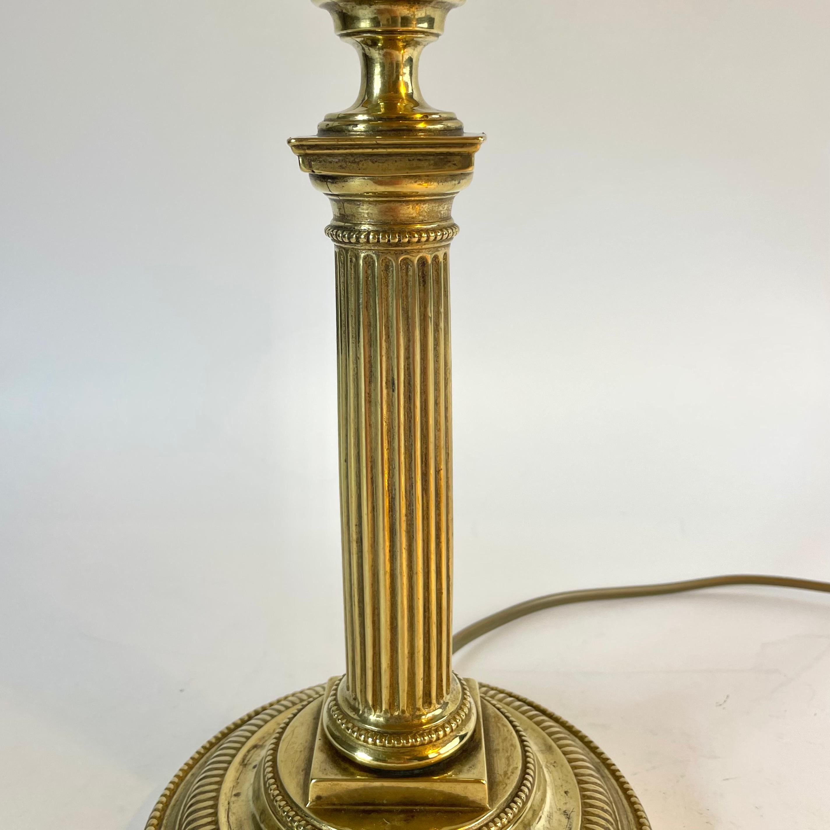 Elegante Pareja de Lámparas de Mesa Imperio de Bronce, Francia, Década de 1820 en venta 4