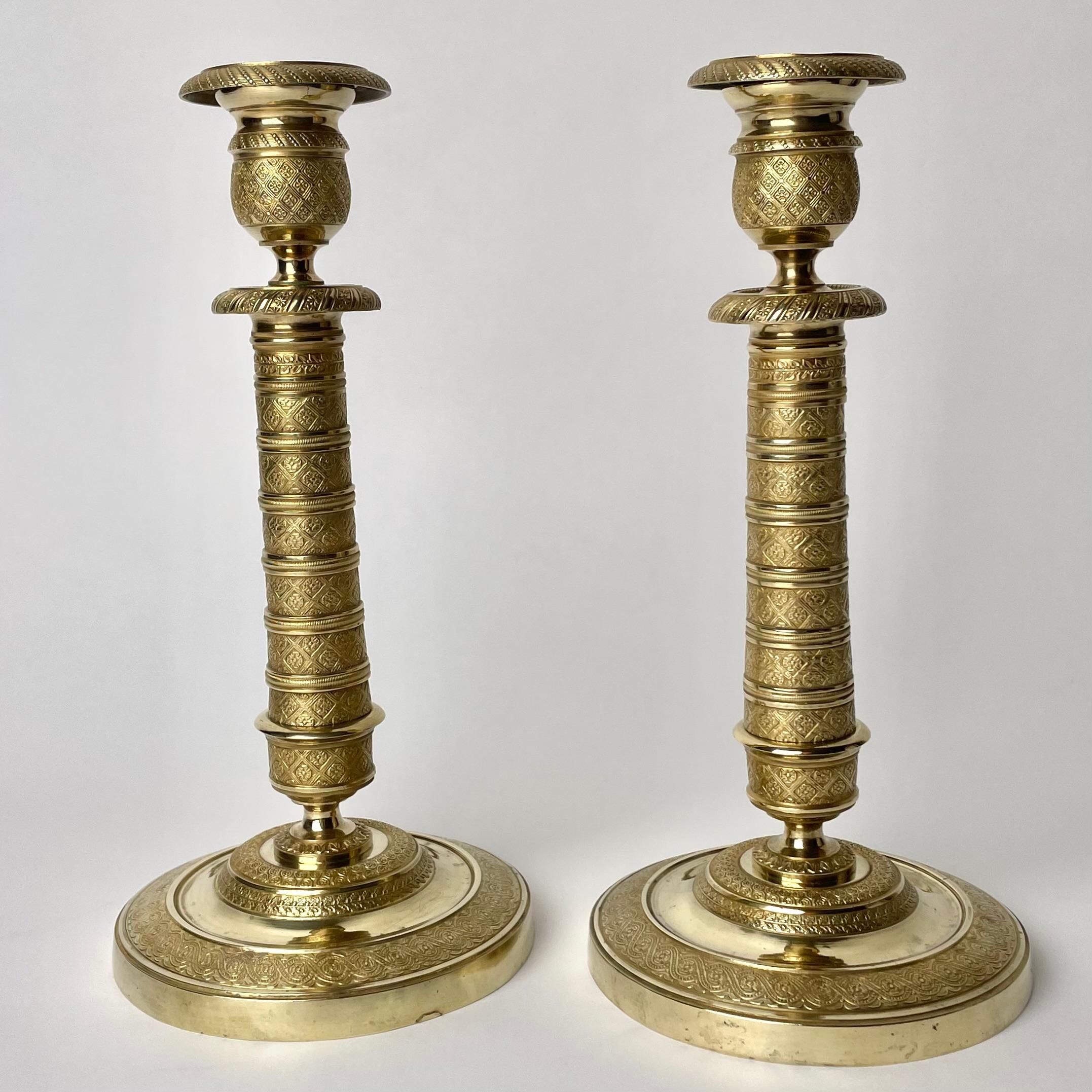 Elegant pair of Empire Candlesticks in gilt bronze from the 1810s.  In Good Condition For Sale In Knivsta, SE