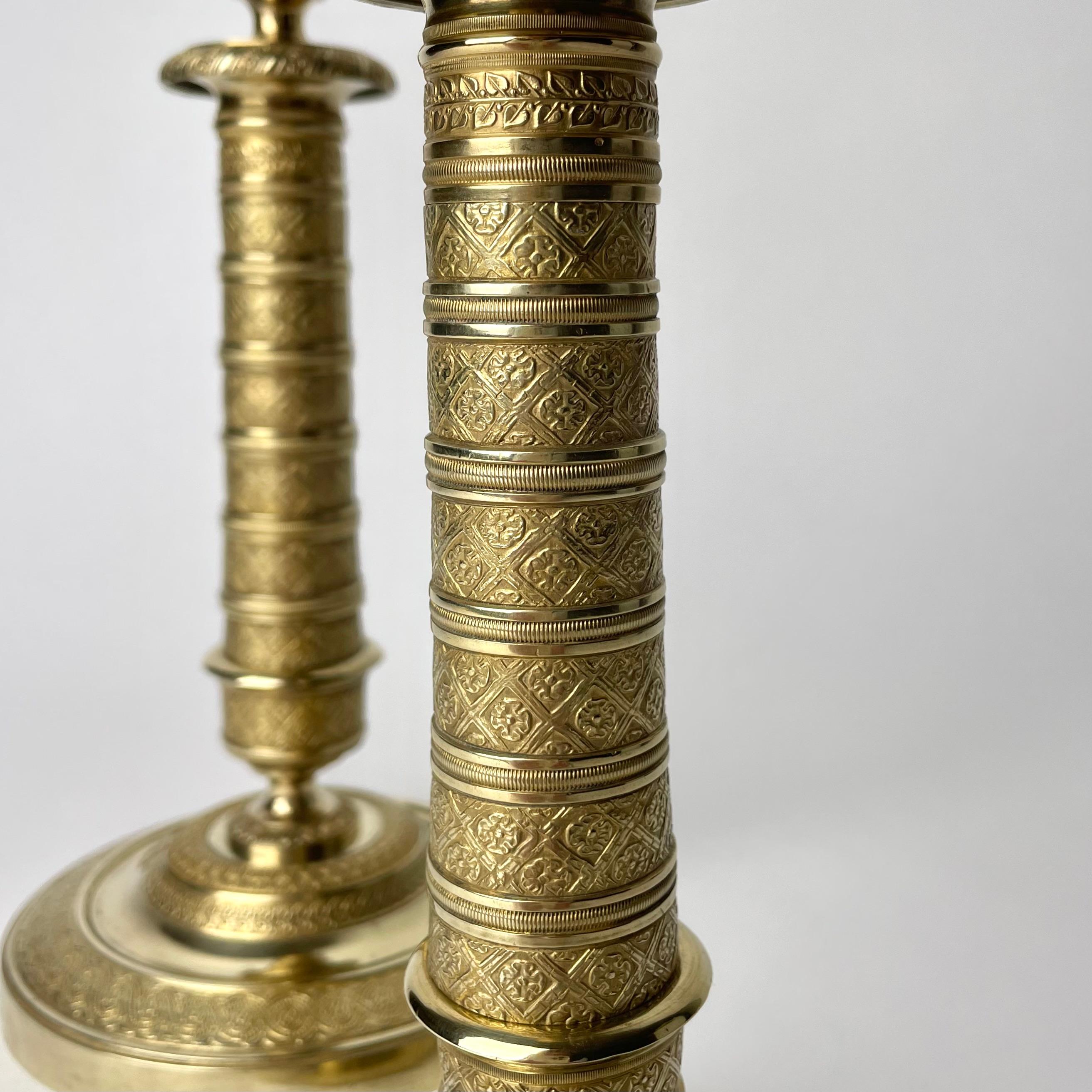 Bronze Elegant pair of Empire Candlesticks in gilt bronze from the 1810s.  For Sale