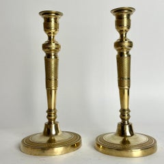 Elegant pair of Empire Candlesticks in gilt bronze from the 1820s.