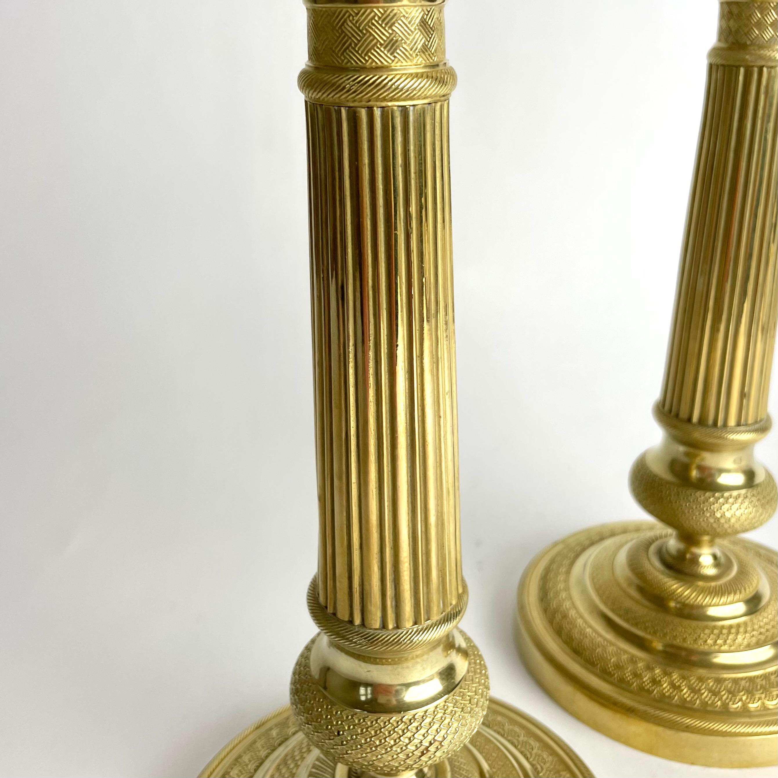 Elegant pair of Empire Candlesticks in gilt bronze from the 1820s.  In Good Condition For Sale In Knivsta, SE