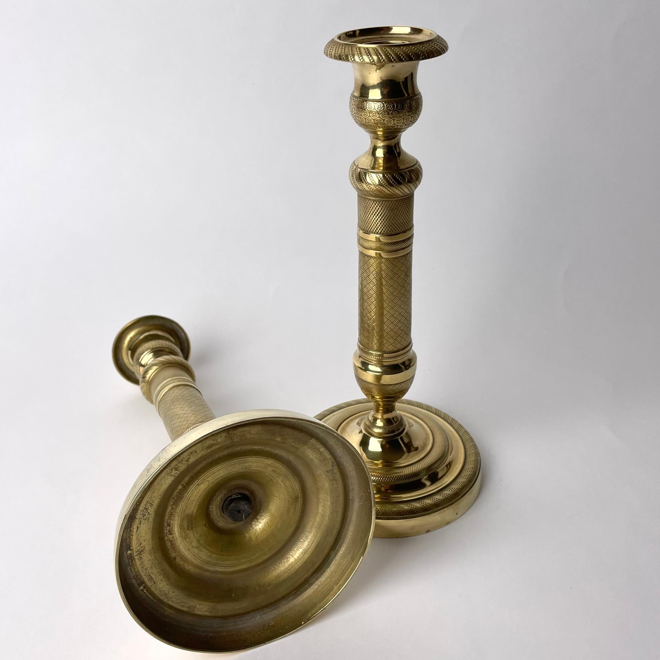 Elegant pair of Empire Candlesticks in gilt bronze from the 1820s For Sale 2