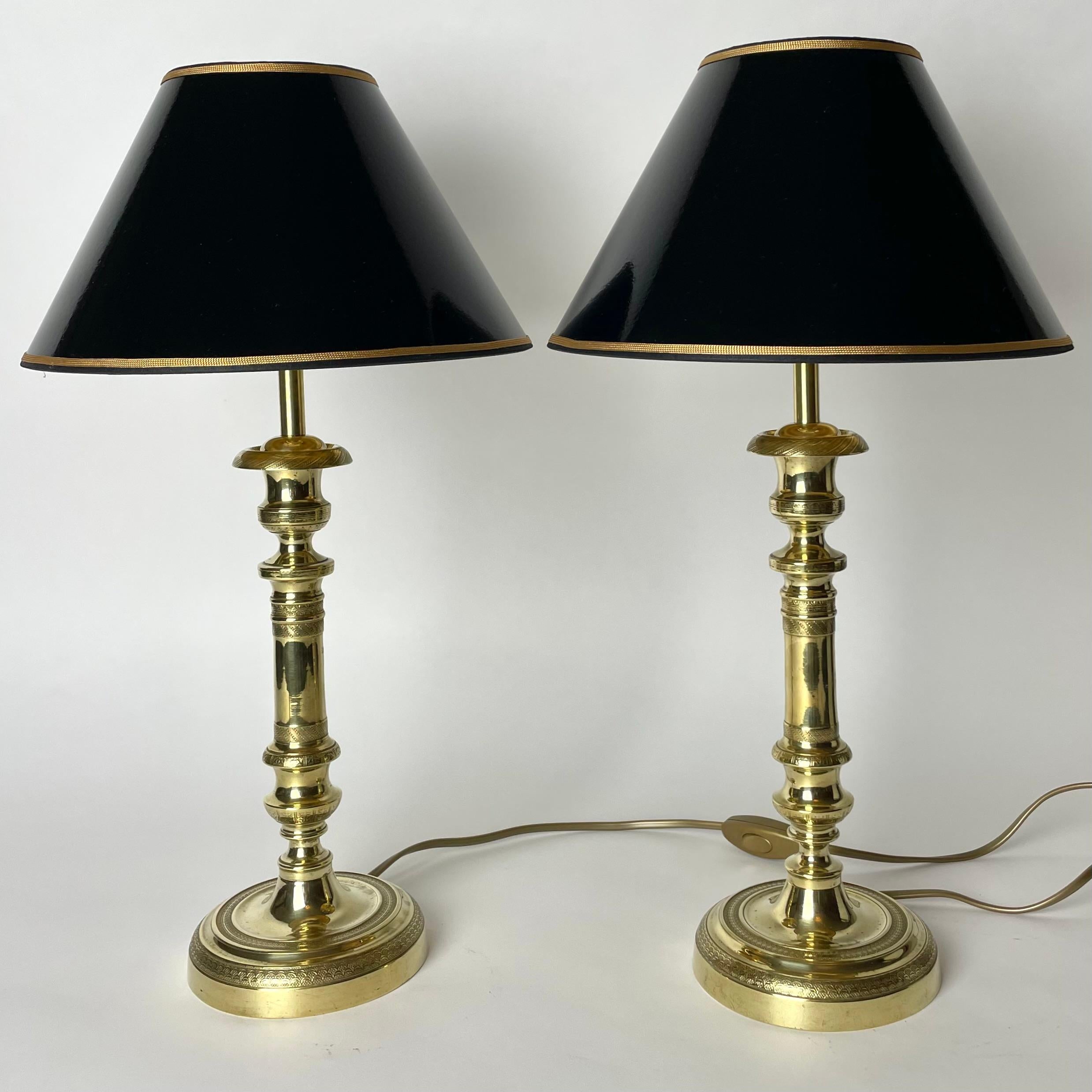 Elegantes Paar Empire-Tischlampen, ursprünglich Kerzenständer aus den 1820er Jahren im Zustand „Gut“ im Angebot in Knivsta, SE