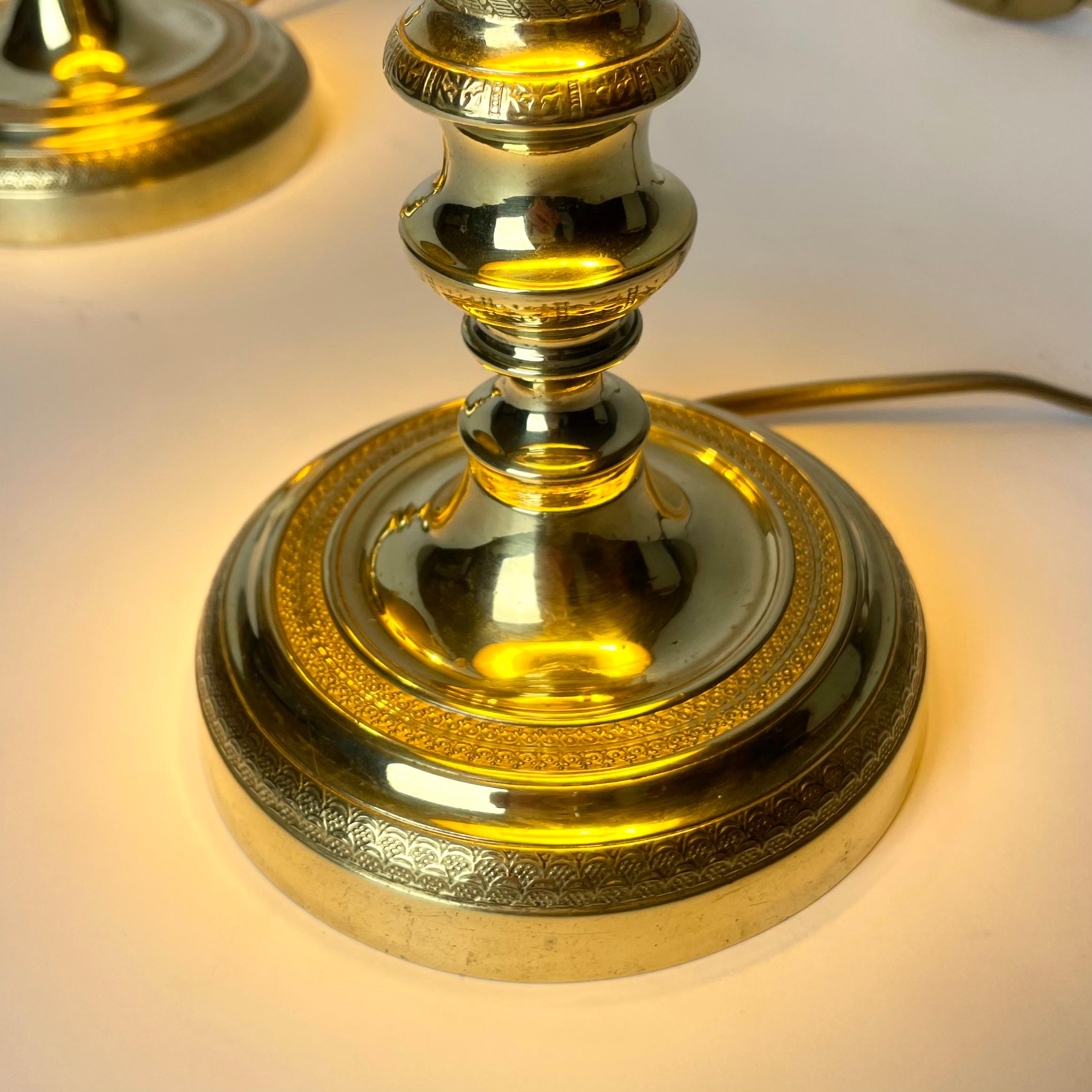 Bronze Élégante paire de lampes de table Empire, à l'origine chandeliers des années 1820 en vente