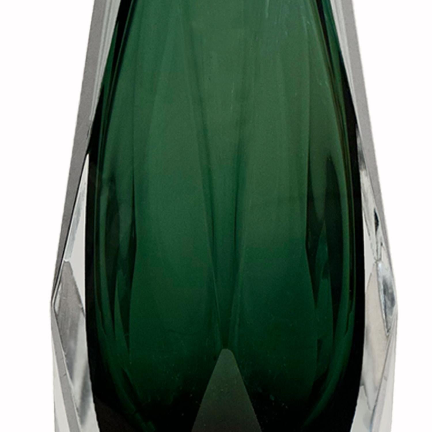 Fatto a mano Elegante coppia di lampade da tavolo in vetro di Murano verde Jewell sfaccettato 2024 in vendita