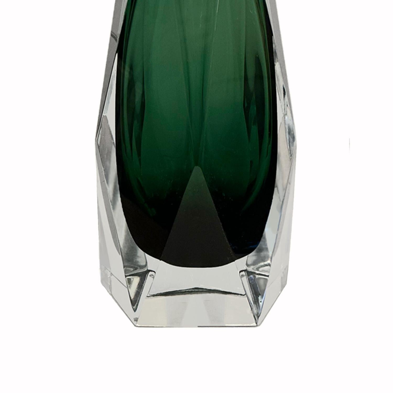 Elegante coppia di lampade da tavolo in vetro di Murano verde Jewell sfaccettato 2024 In condizioni Nuovo in vendita a New York, NY