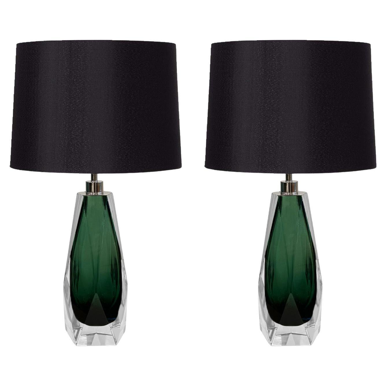Elegante coppia di lampade da tavolo in vetro di Murano verde Jewell sfaccettato 2024 in vendita
