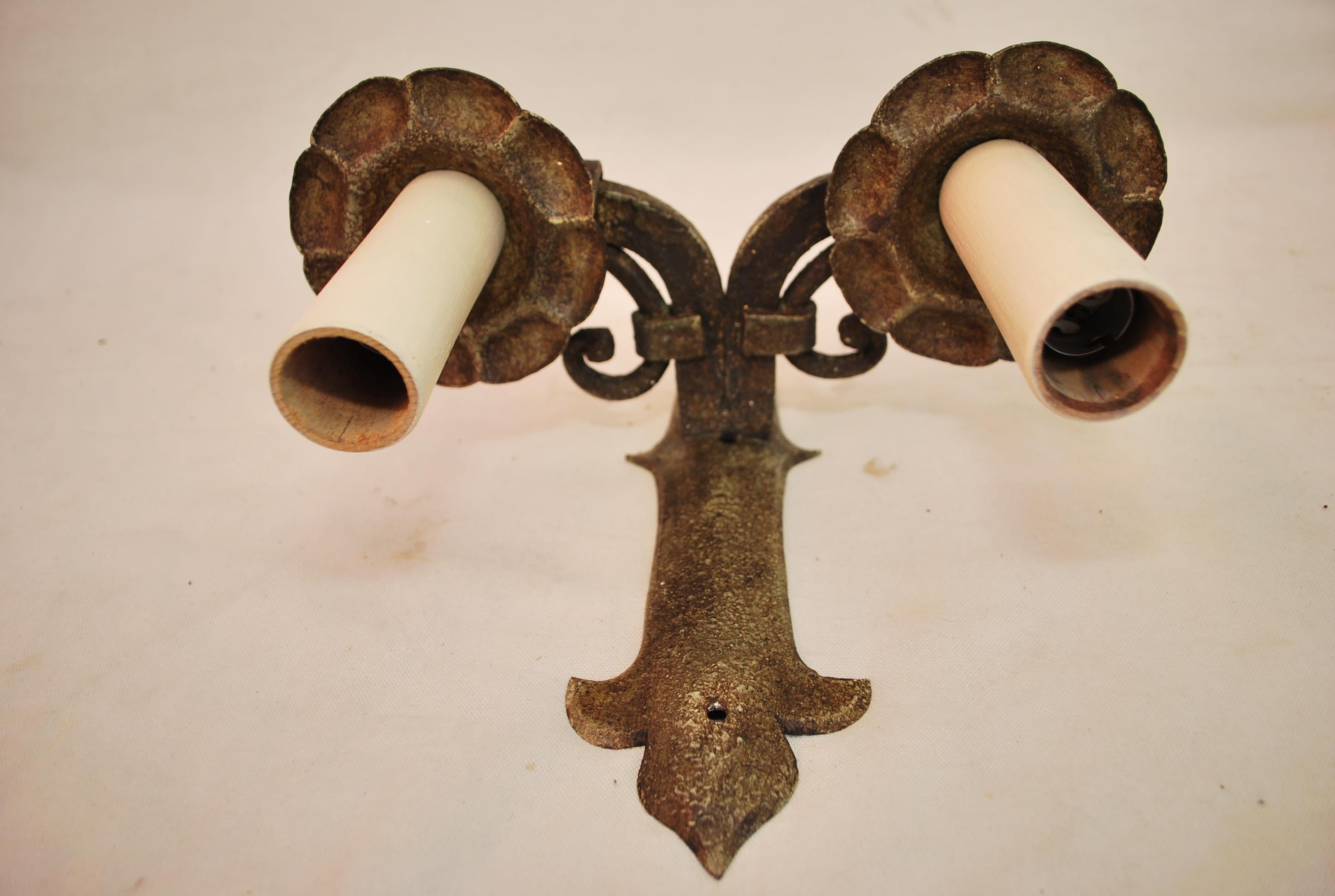 Elegant Pair of French 1920's Wrought Iron Sconces In Good Condition In Los Angeles, CA