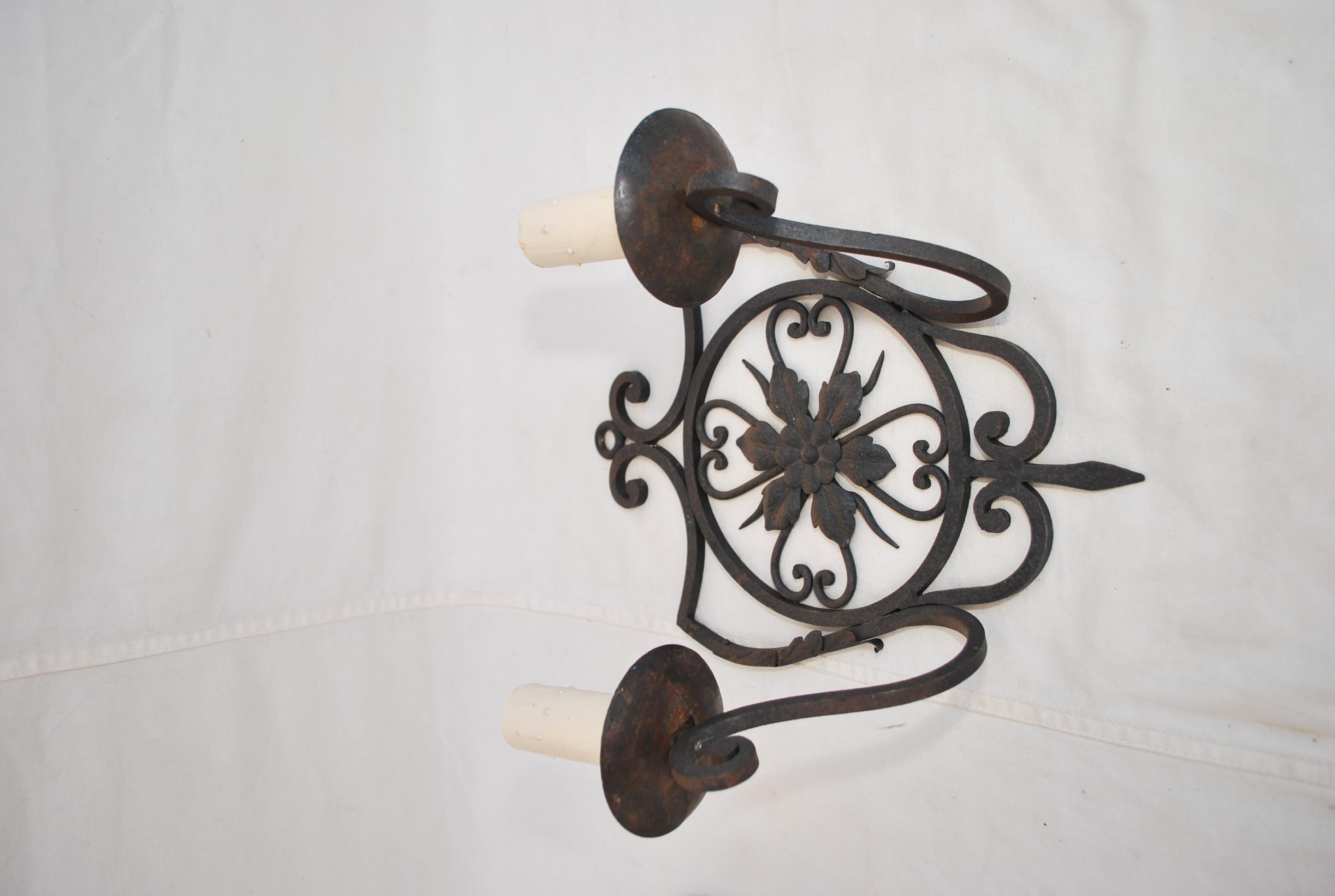 Early 20th Century Elegant Pair of French 1920's Wrought Iron Sconces