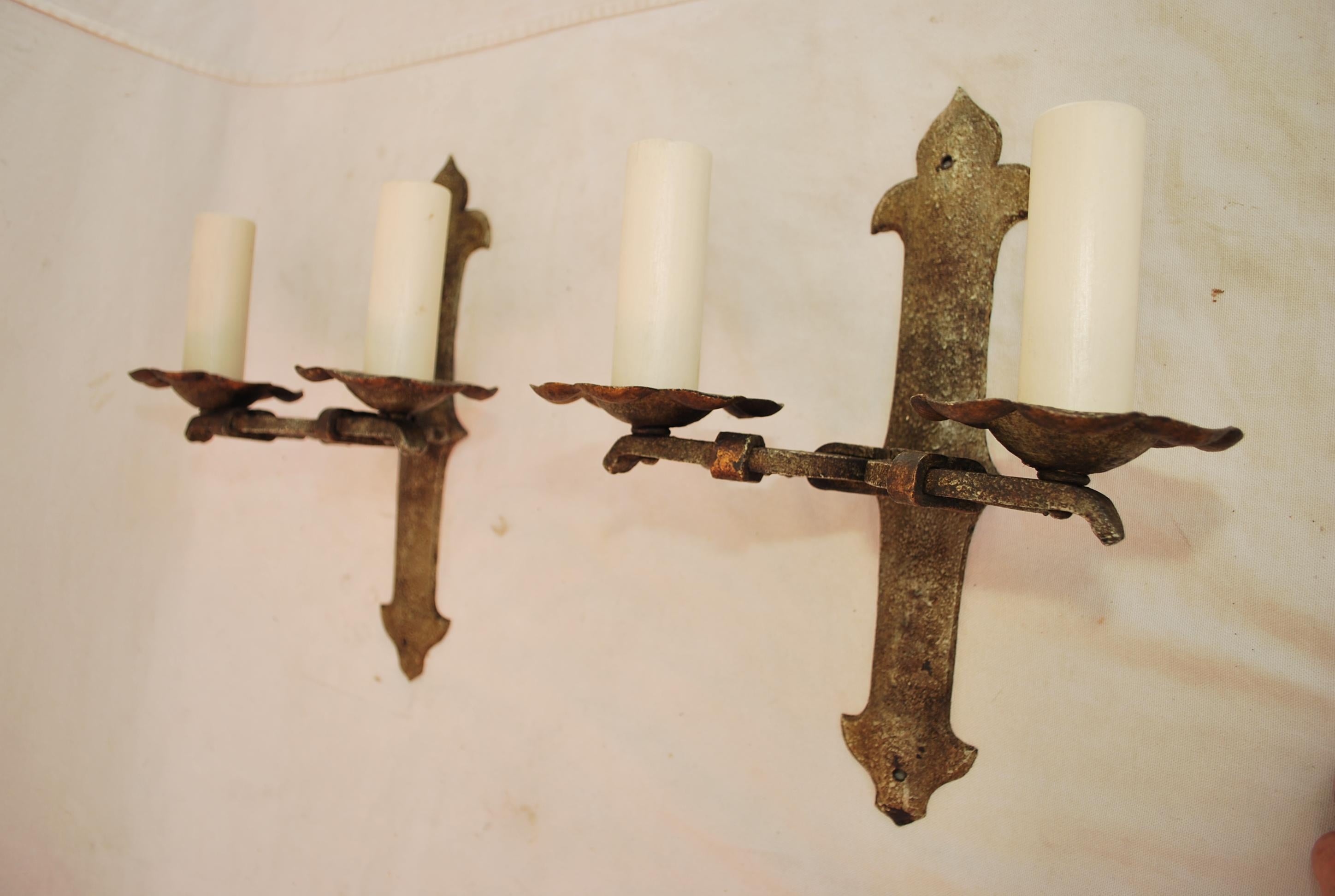Early 20th Century Elegant Pair of French 1920's Wrought Iron Sconces For Sale