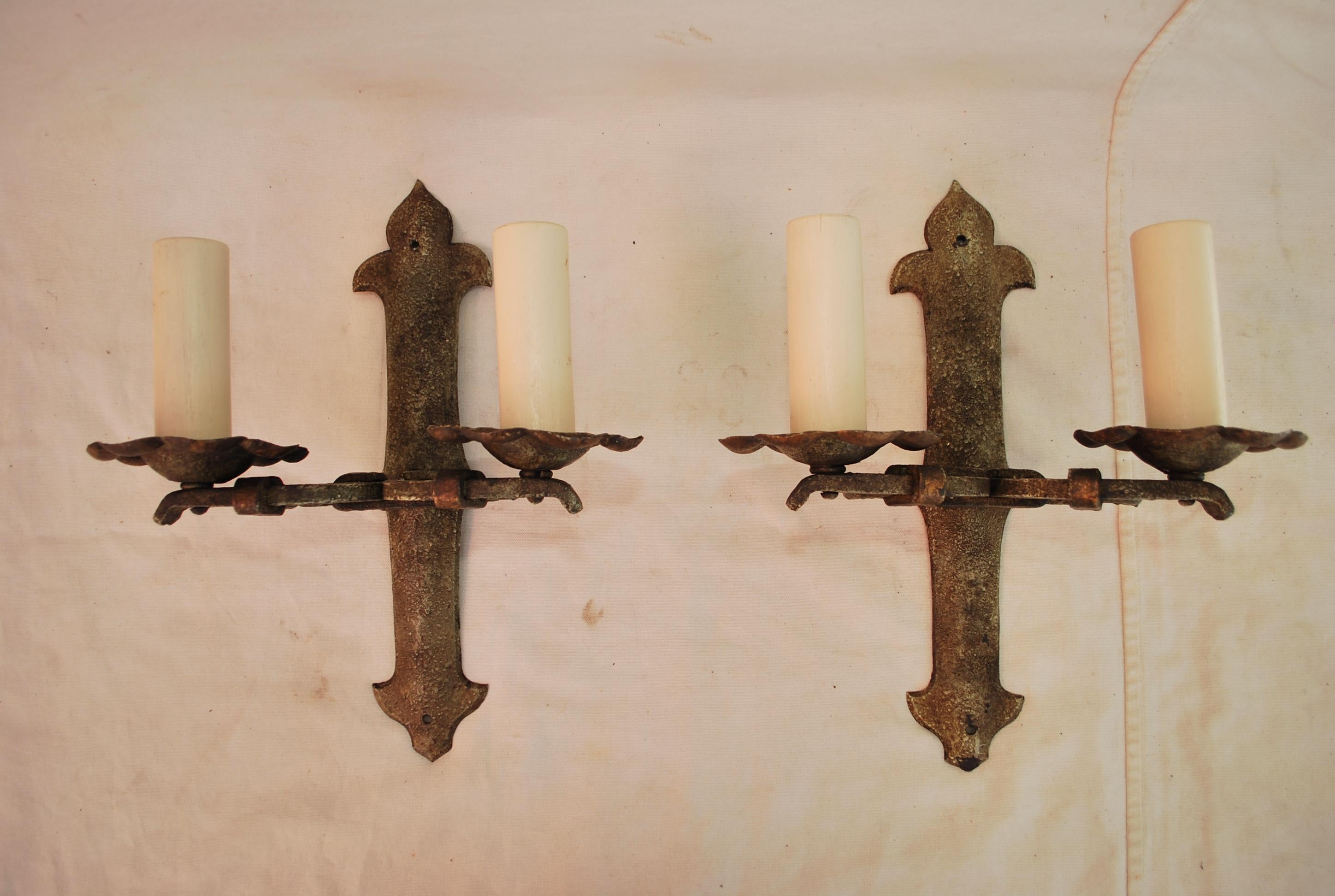 Elegant Pair of French 1920's Wrought Iron Sconces For Sale 2