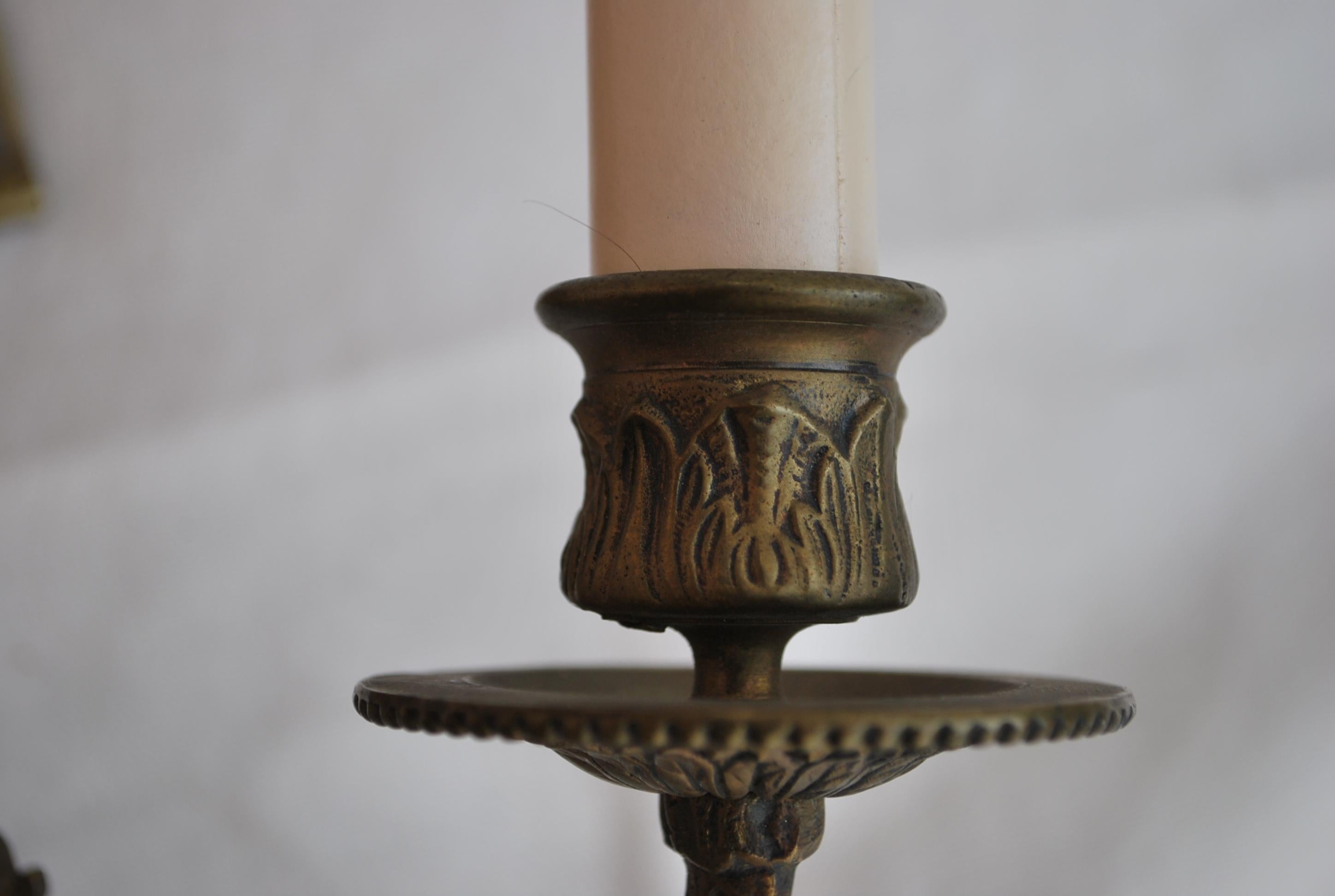 Elegant Pair of French 1940s Brass Sconces For Sale 2