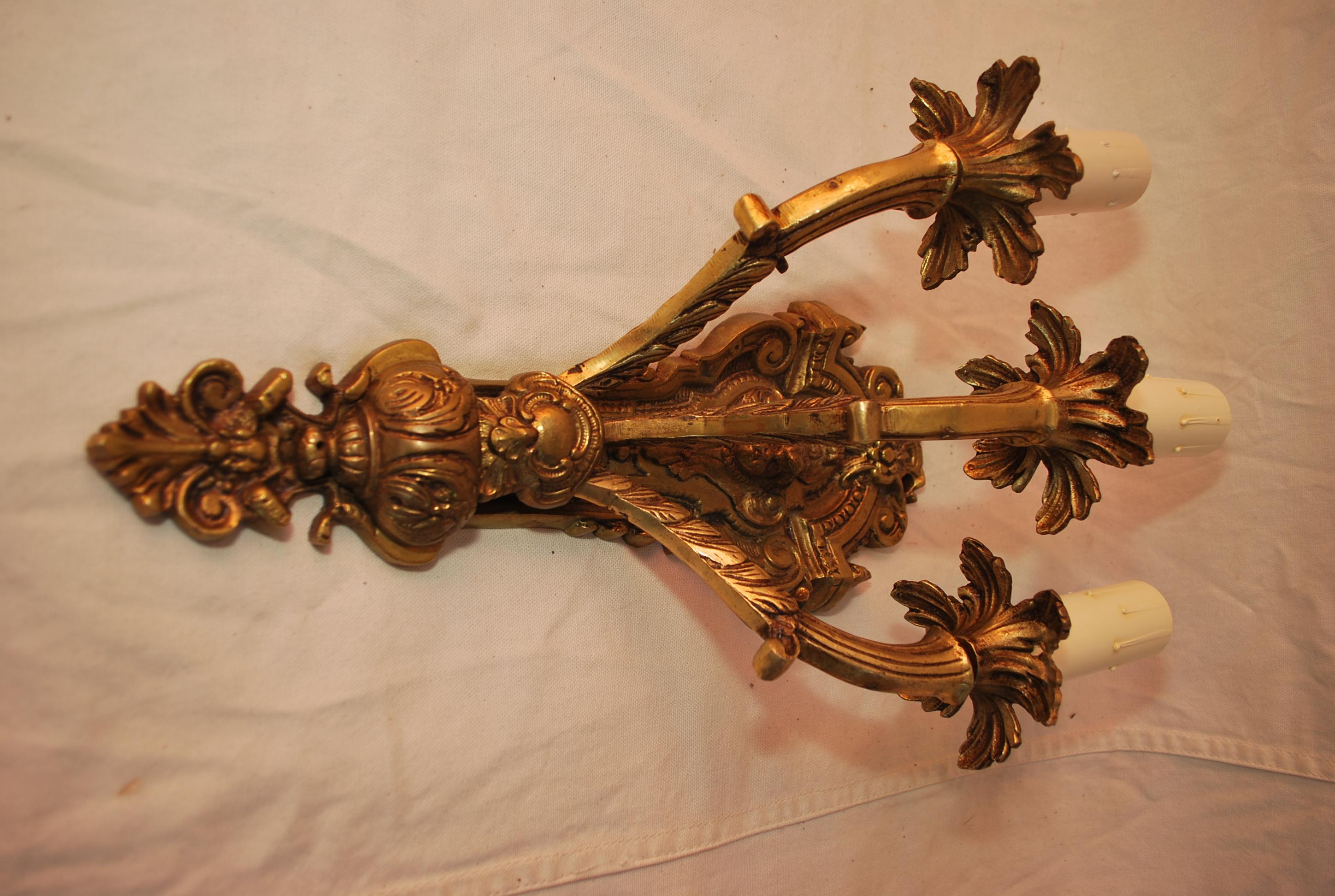 Elegant pair of French 1940's Brass sconces with cupids In Good Condition For Sale In Los Angeles, CA