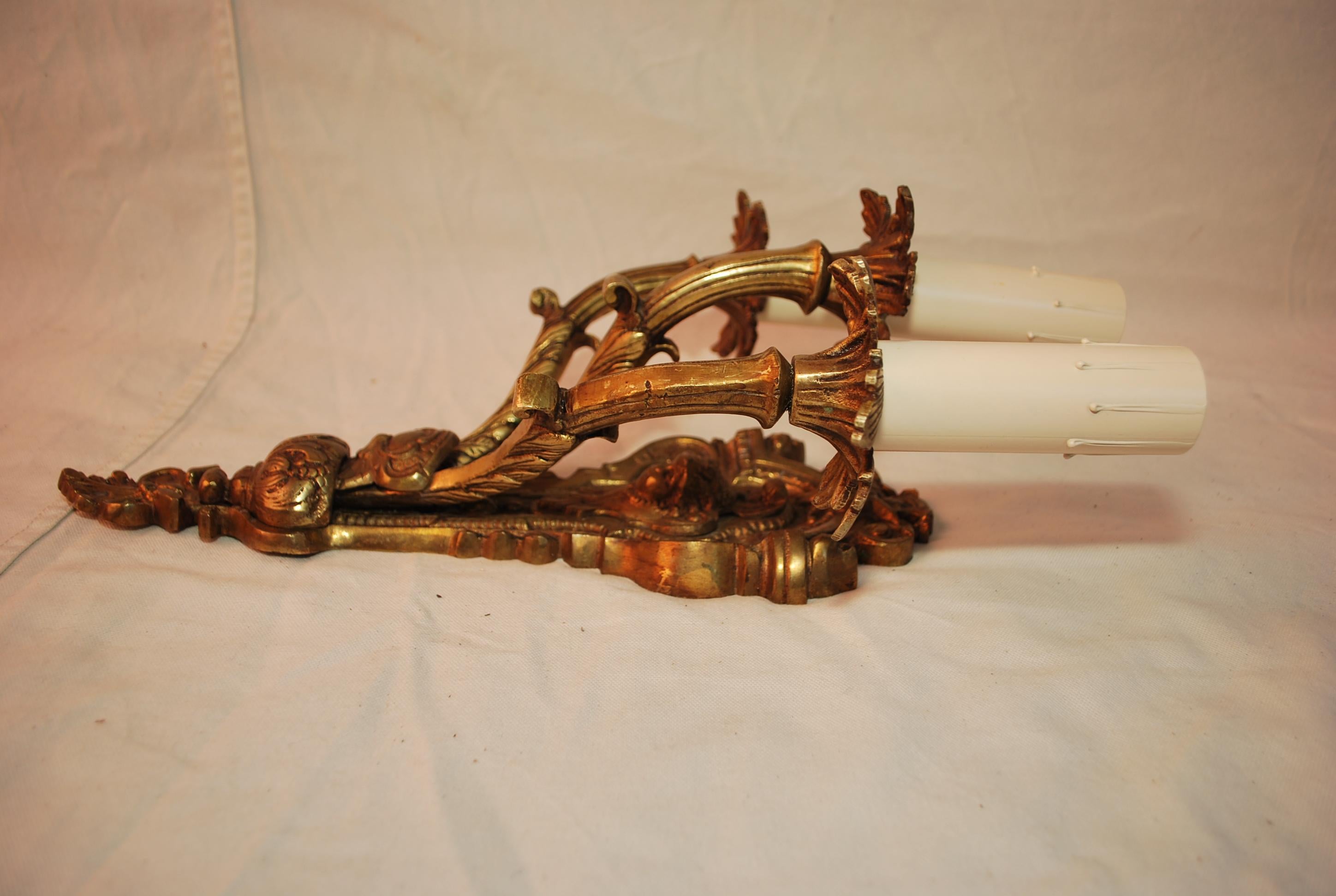 Elegant pair of French 1940's Brass sconces with cupids For Sale 4