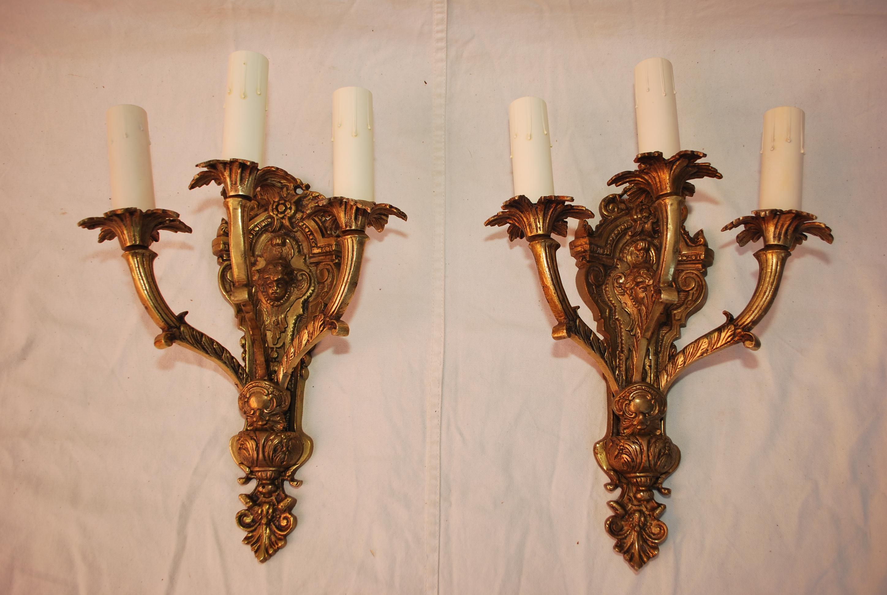 Elegant pair of French 1940's Brass sconces with cupids For Sale 5