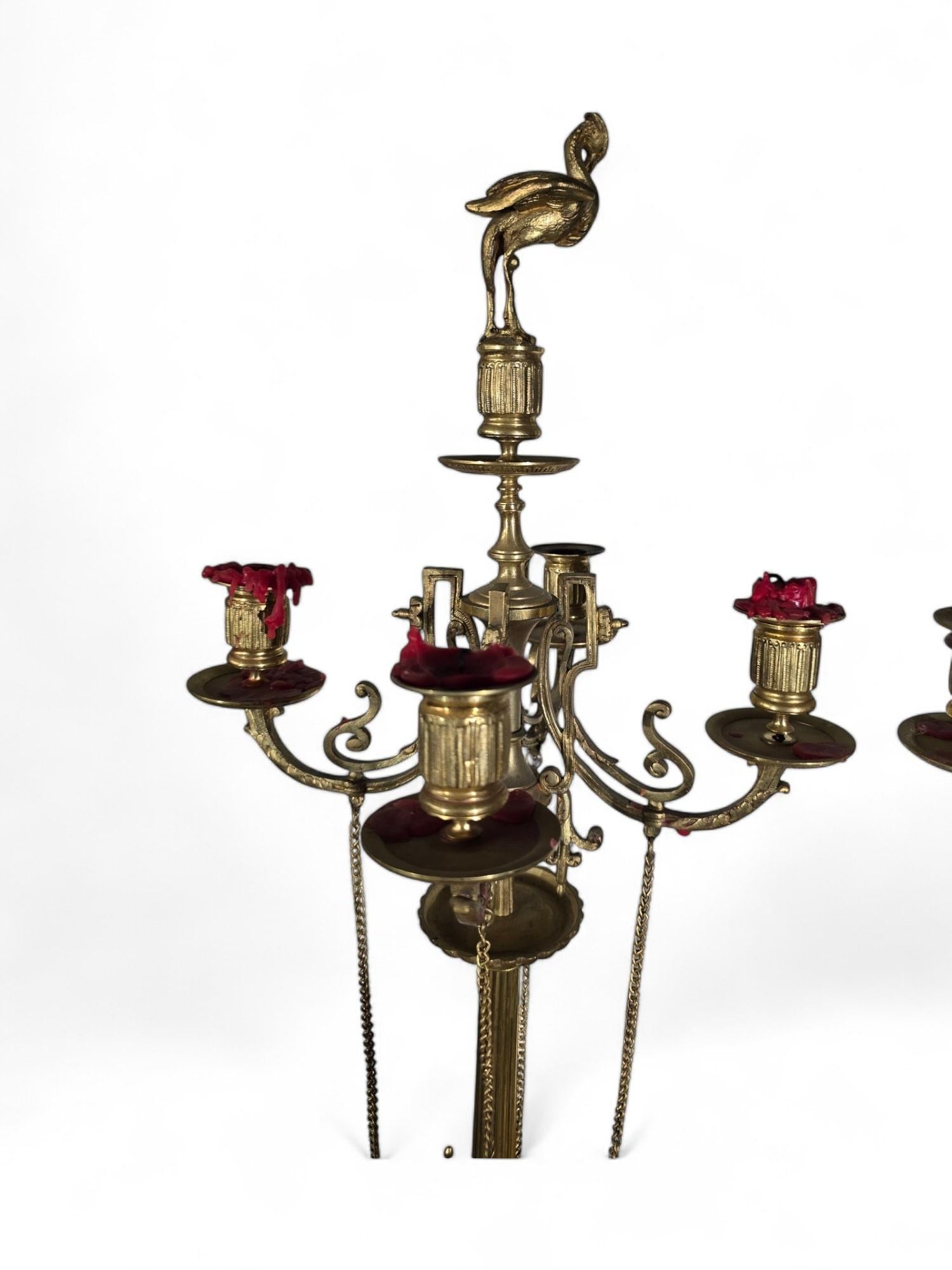 Elegante pareja de candelabros franceses de estilo griego del siglo XIX en venta 5