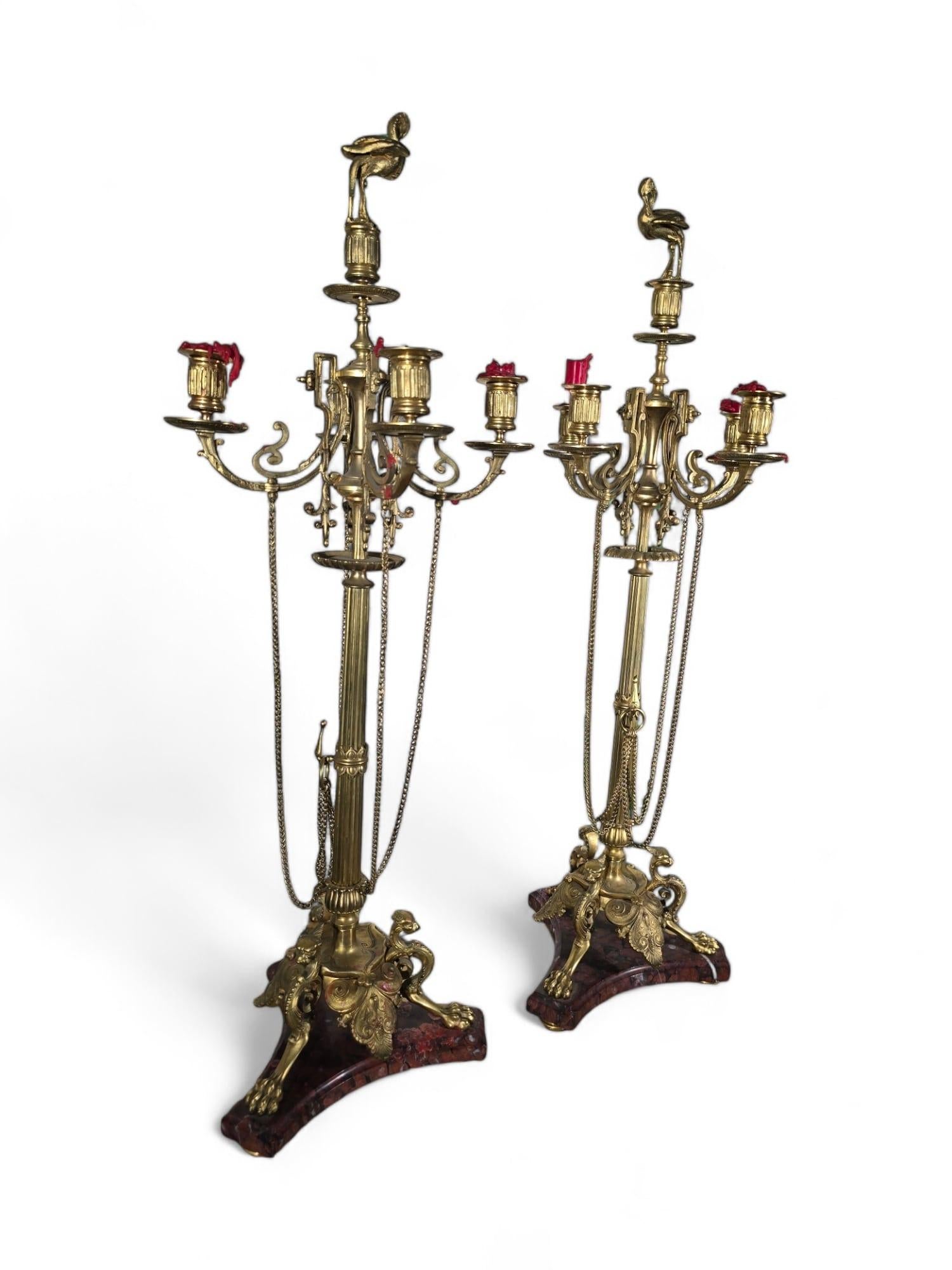 Elegante pareja de candelabros franceses de estilo griego del siglo XIX en venta 7