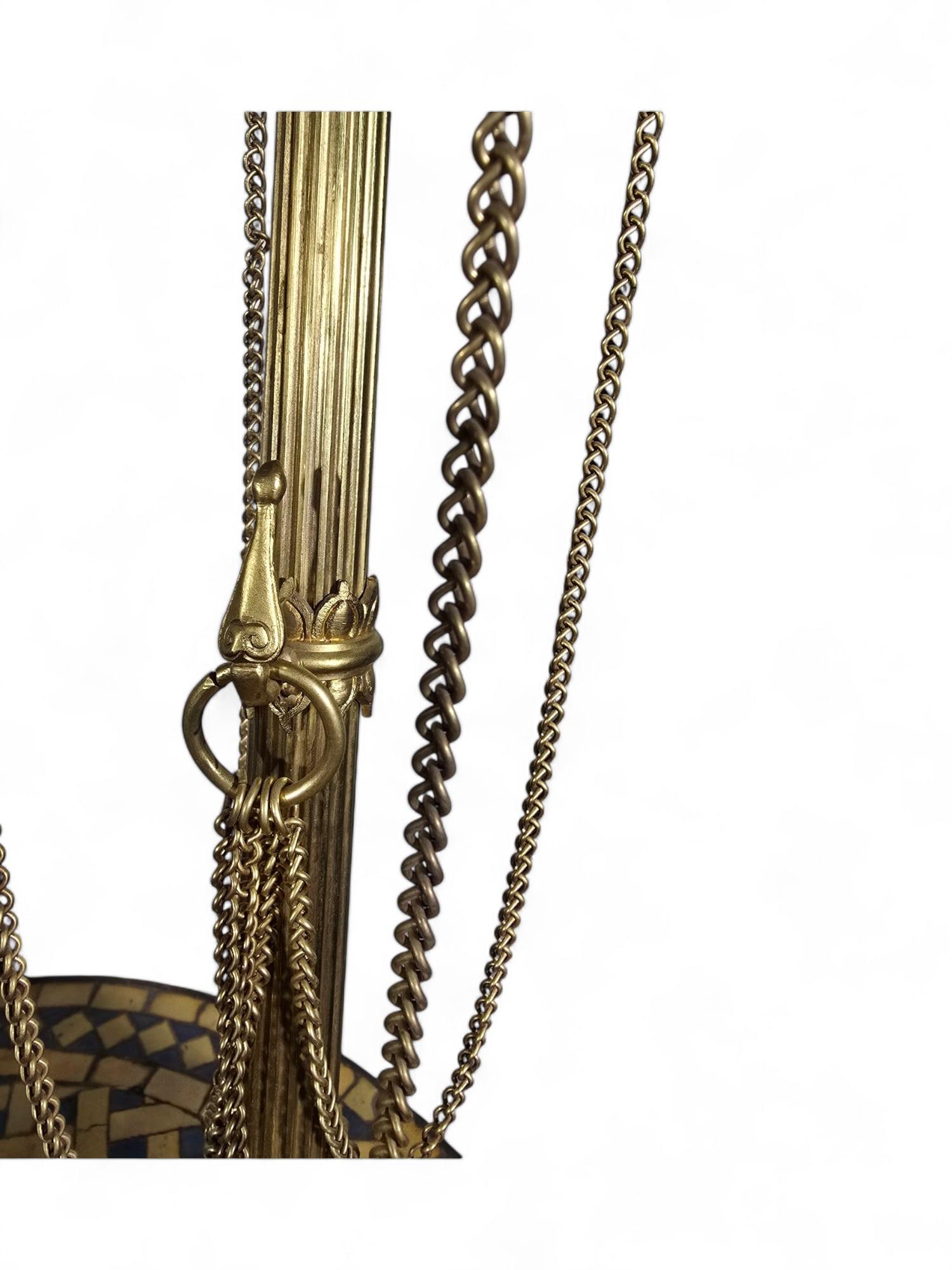 Elegante pareja de candelabros franceses de estilo griego del siglo XIX en Bueno estado para la venta en Madrid, ES