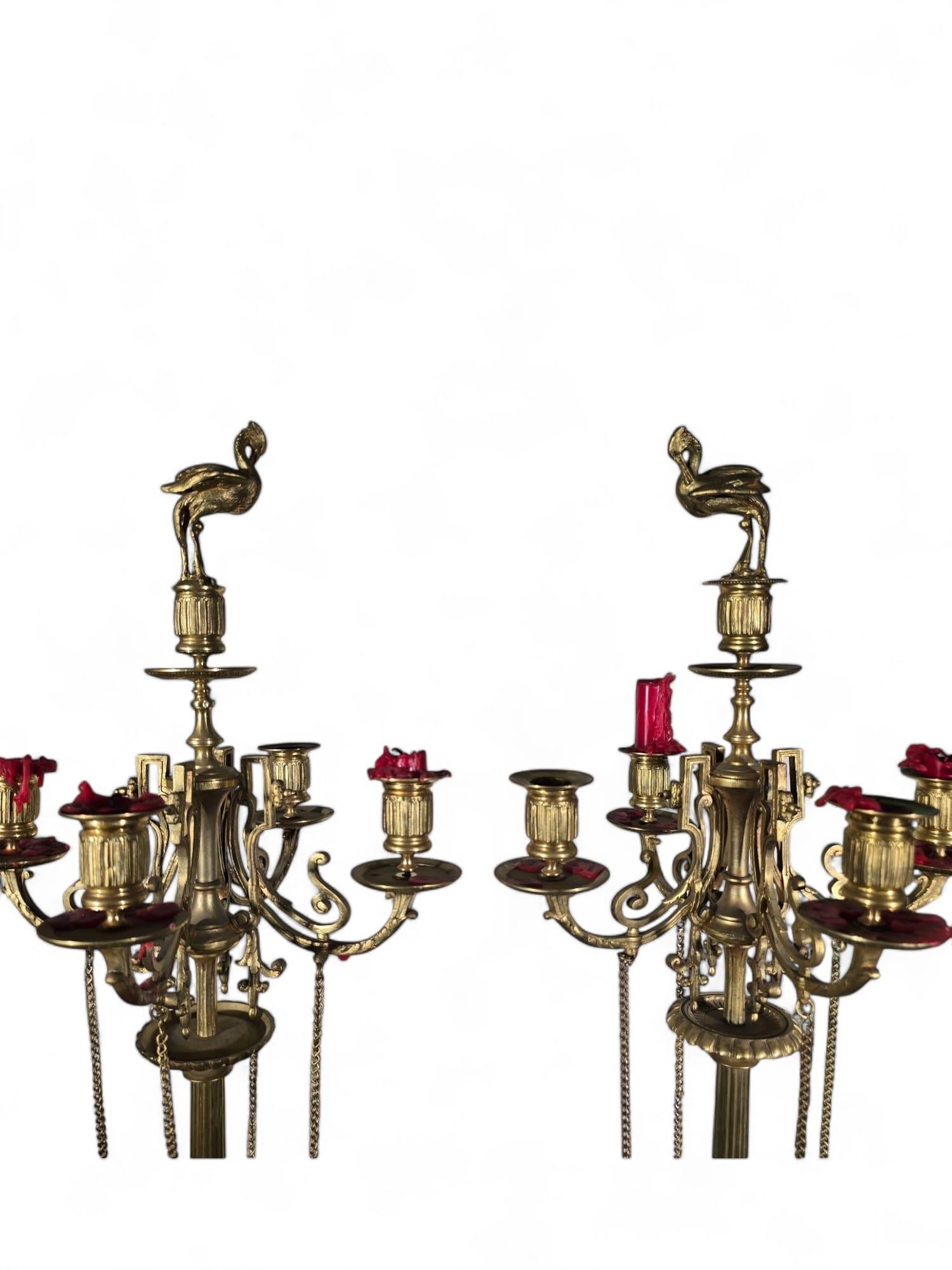 Elegante pareja de candelabros franceses de estilo griego del siglo XIX Bronce en venta