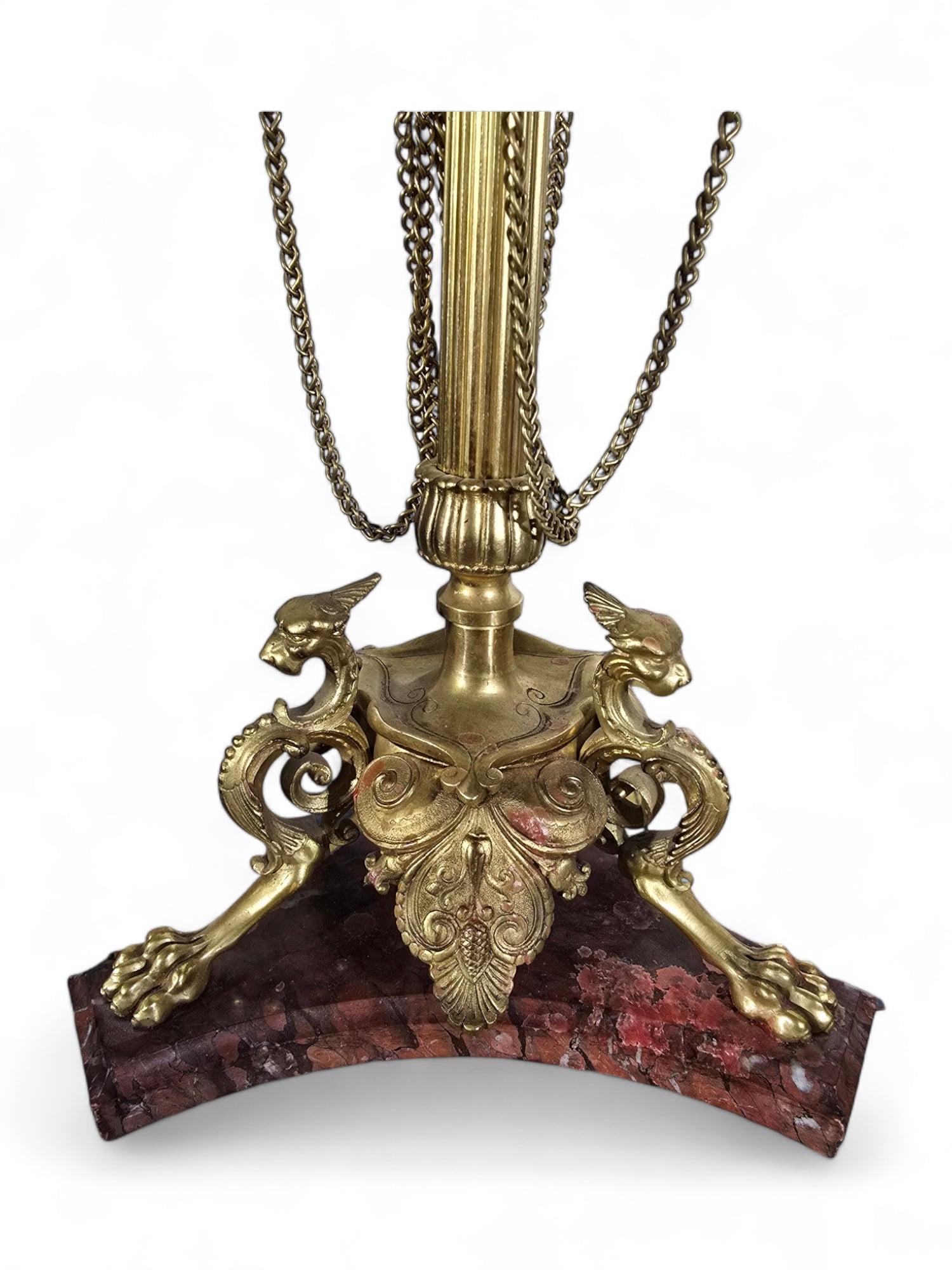 Elegante pareja de candelabros franceses de estilo griego del siglo XIX en venta 1
