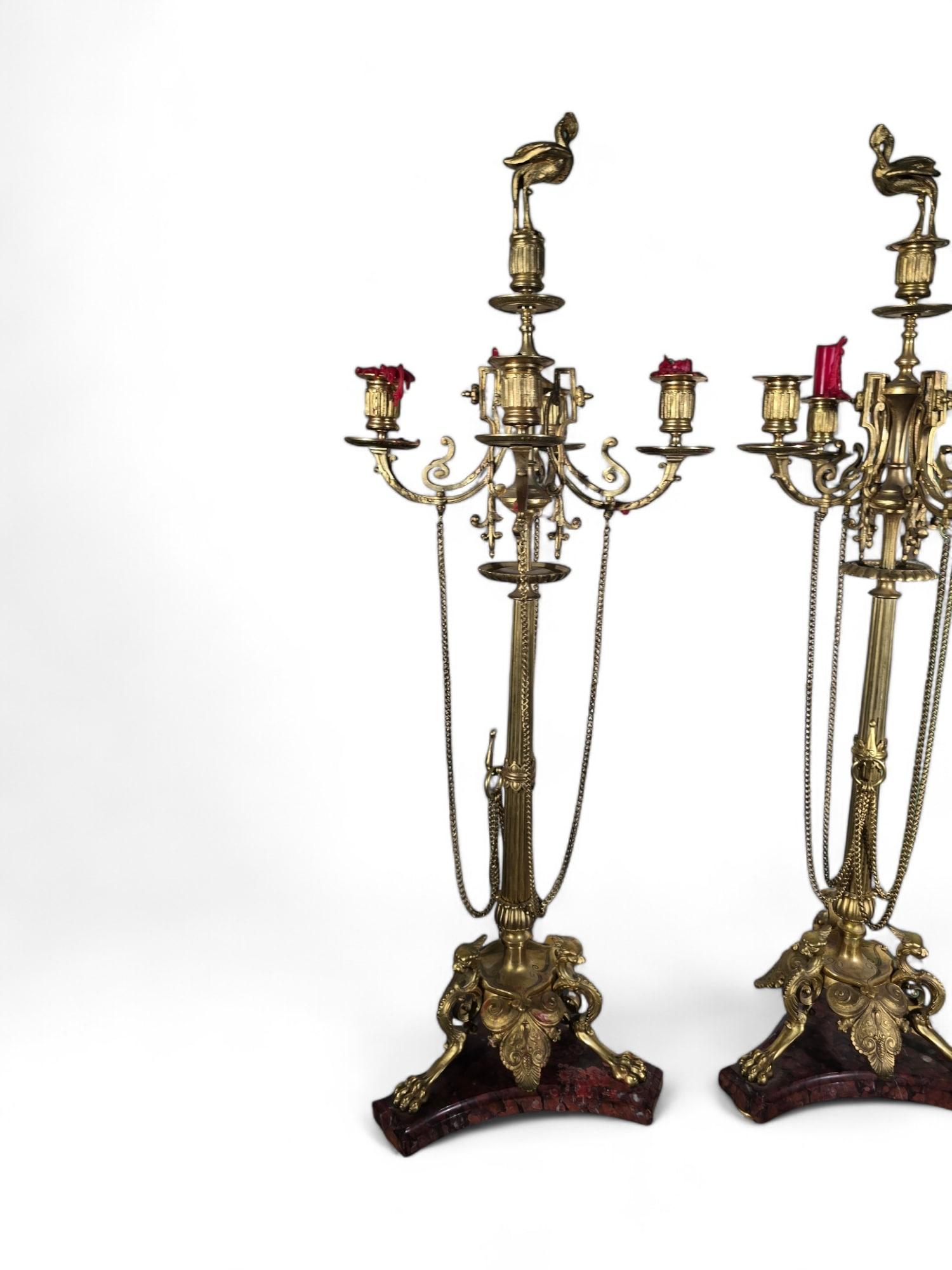 Elegante pareja de candelabros franceses de estilo griego del siglo XIX en venta 3