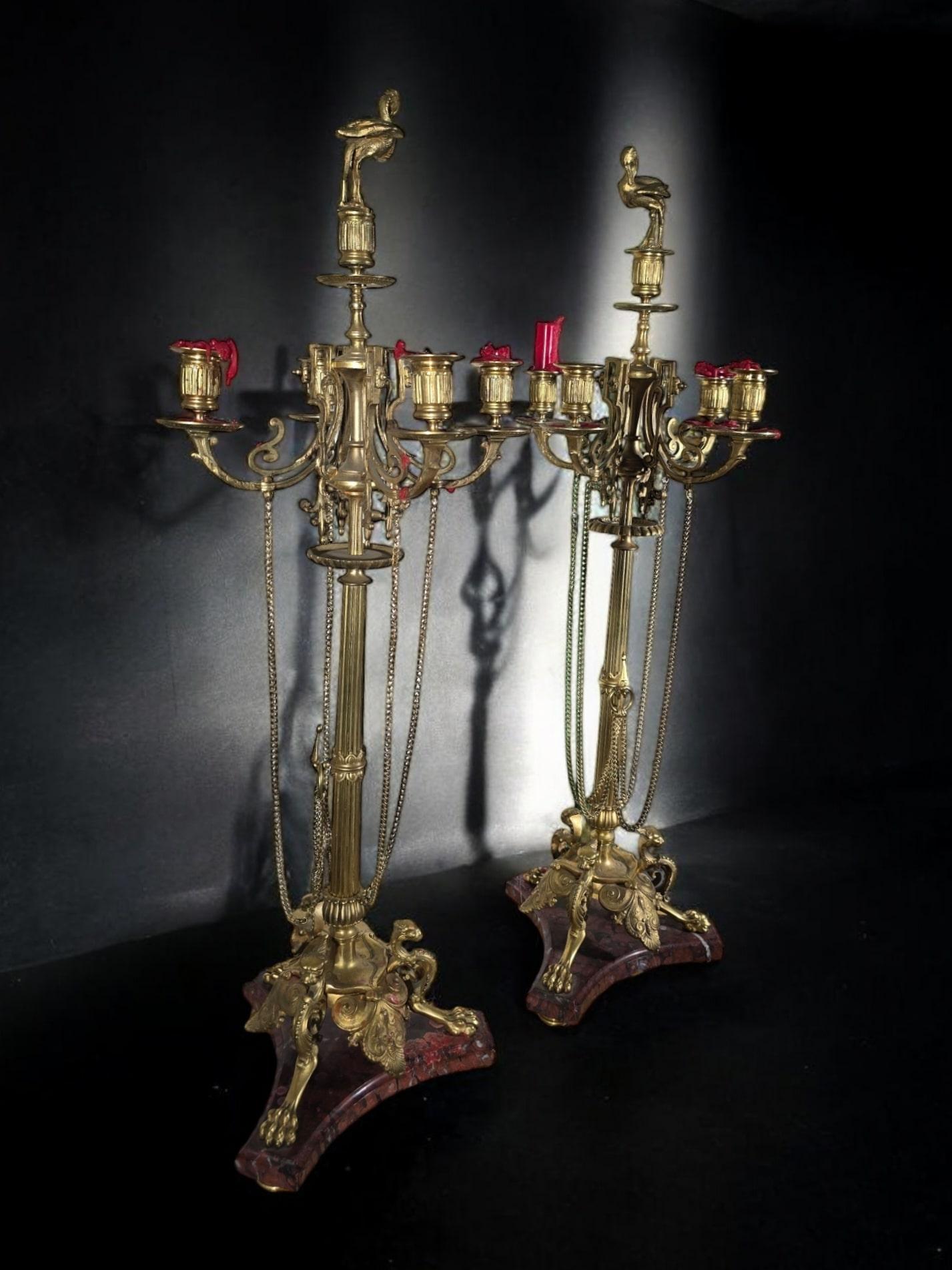 Elegante pareja de candelabros franceses de estilo griego del siglo XIX en venta 4