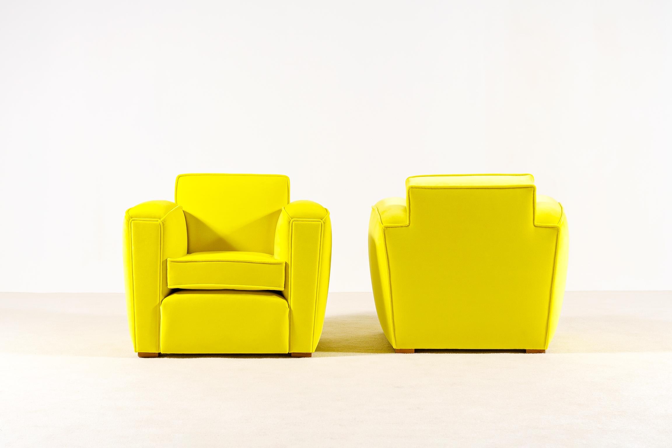 Elegant Pair of French Art Deco Club Armchairs, 1935, New Upholstery For Sale 6