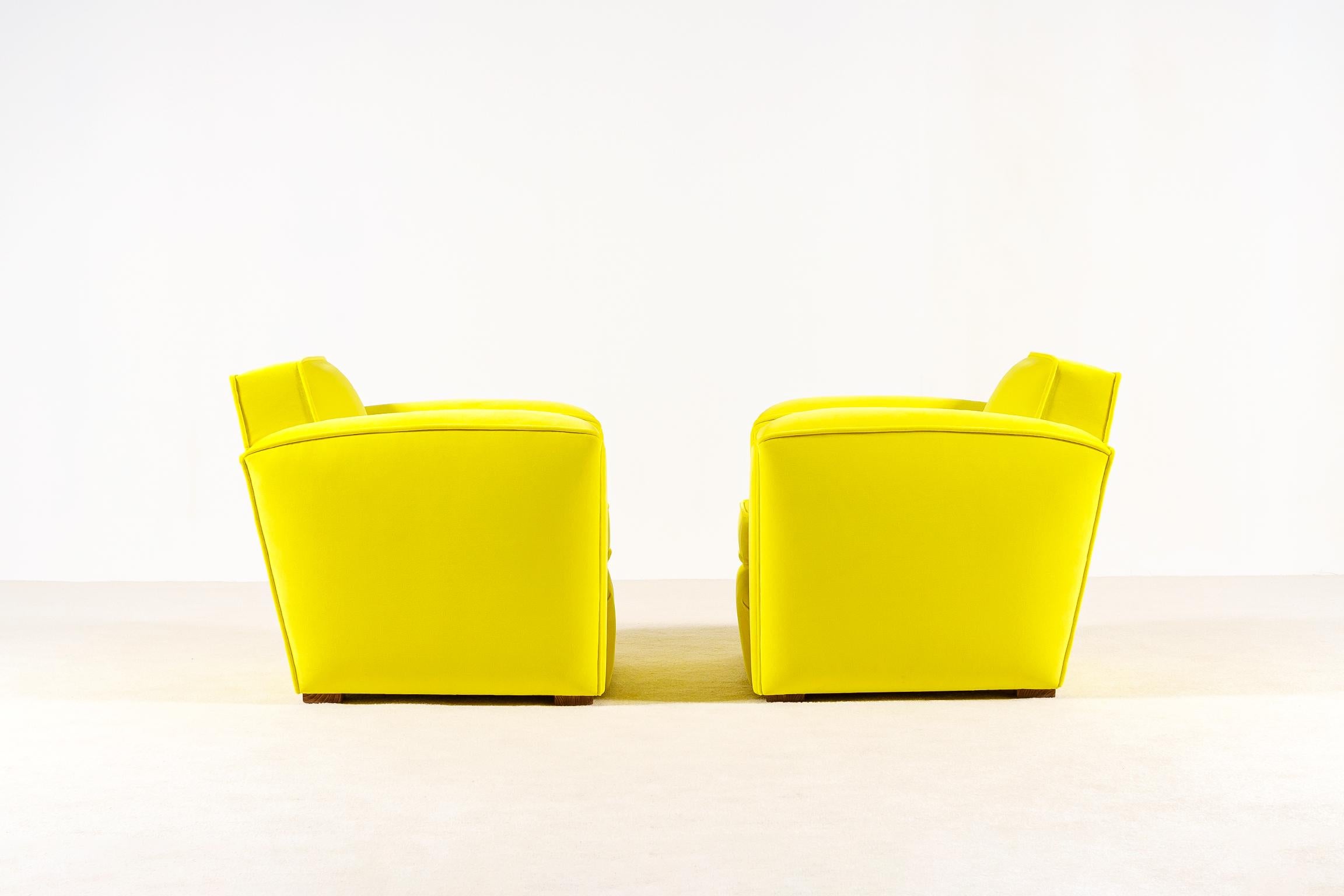 Elegant Pair of French Art Deco Club Armchairs, 1935, New Upholstery For Sale 7