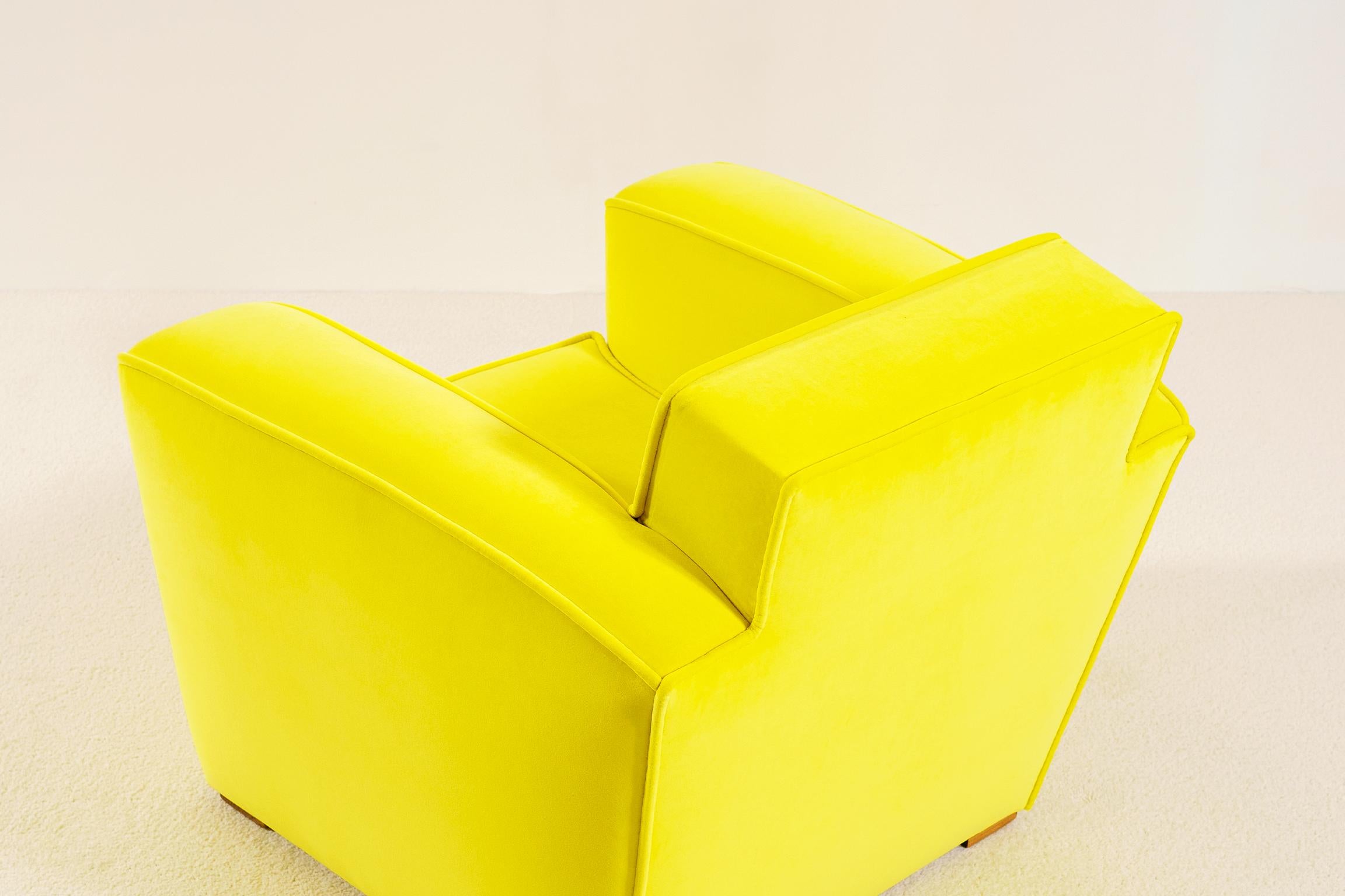 Elegant Pair of French Art Deco Club Armchairs, 1935, New Upholstery For Sale 2