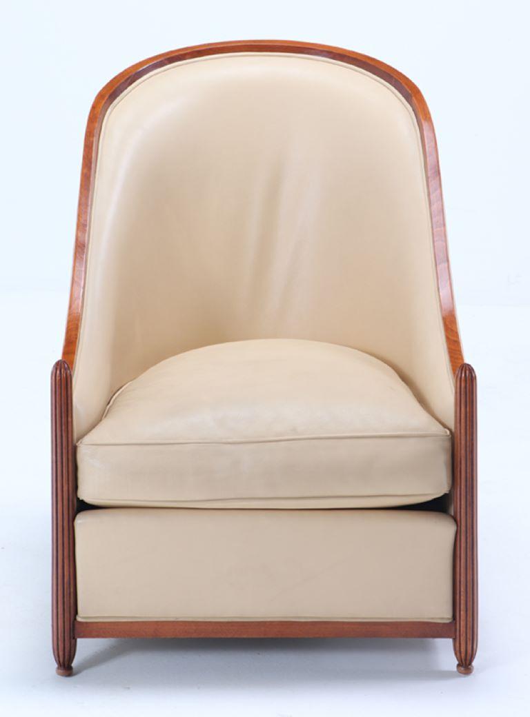 European Elegant pair of French Art Deco leather club chairs,  manner of Rhulmann c. 1930 For Sale