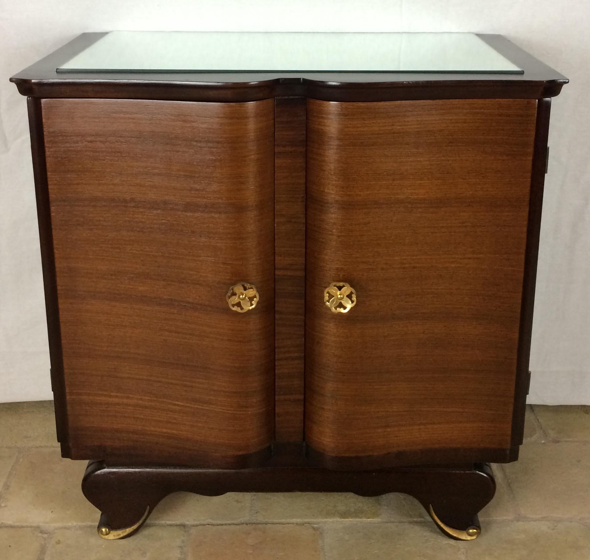 Elegant Pair of French Art Deco Nightstands or Side Tables In Good Condition In Miami, FL