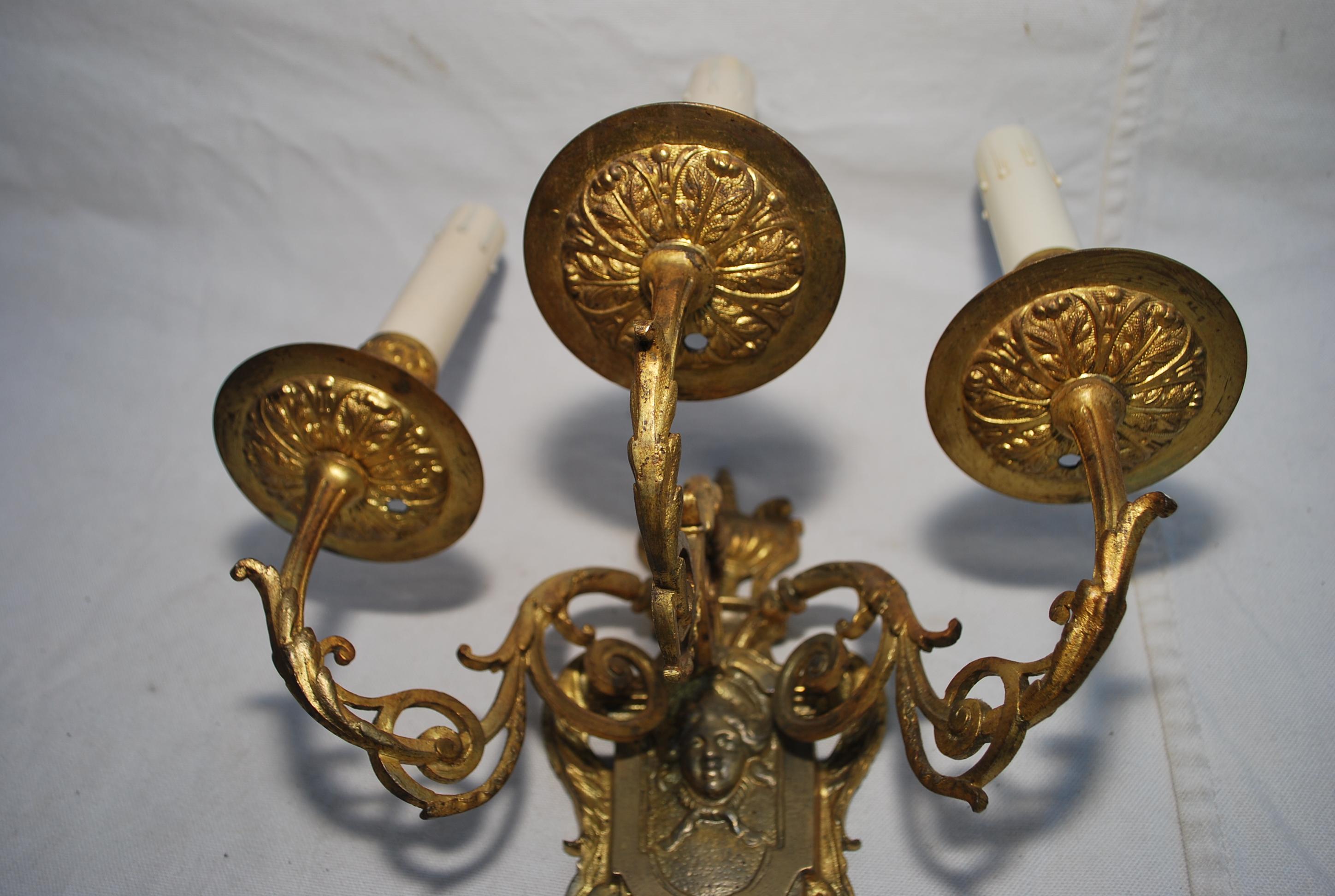 Elegant pair of French bronze sconces For Sale 5