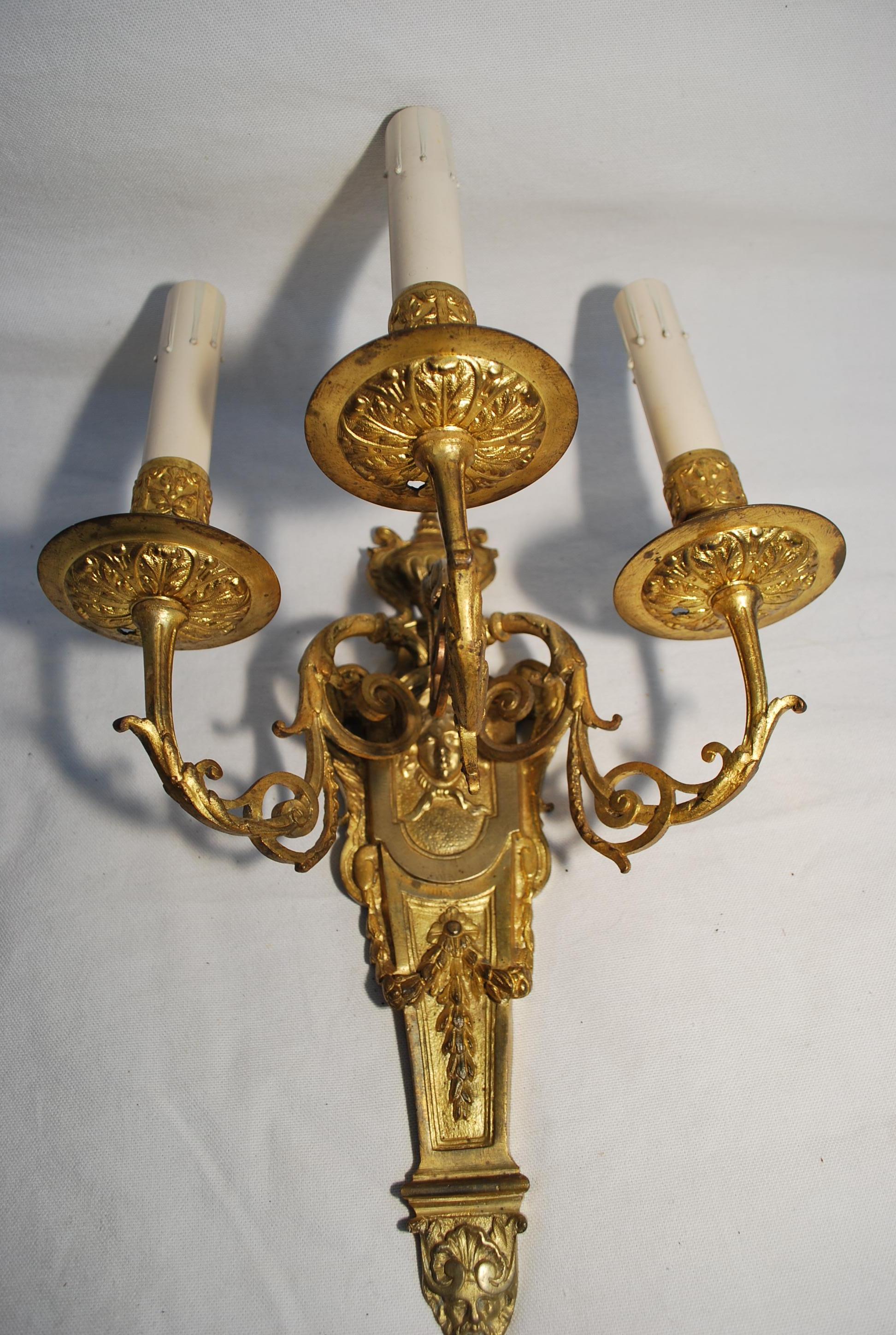 Elegant pair of French bronze sconces In Good Condition For Sale In Los Angeles, CA