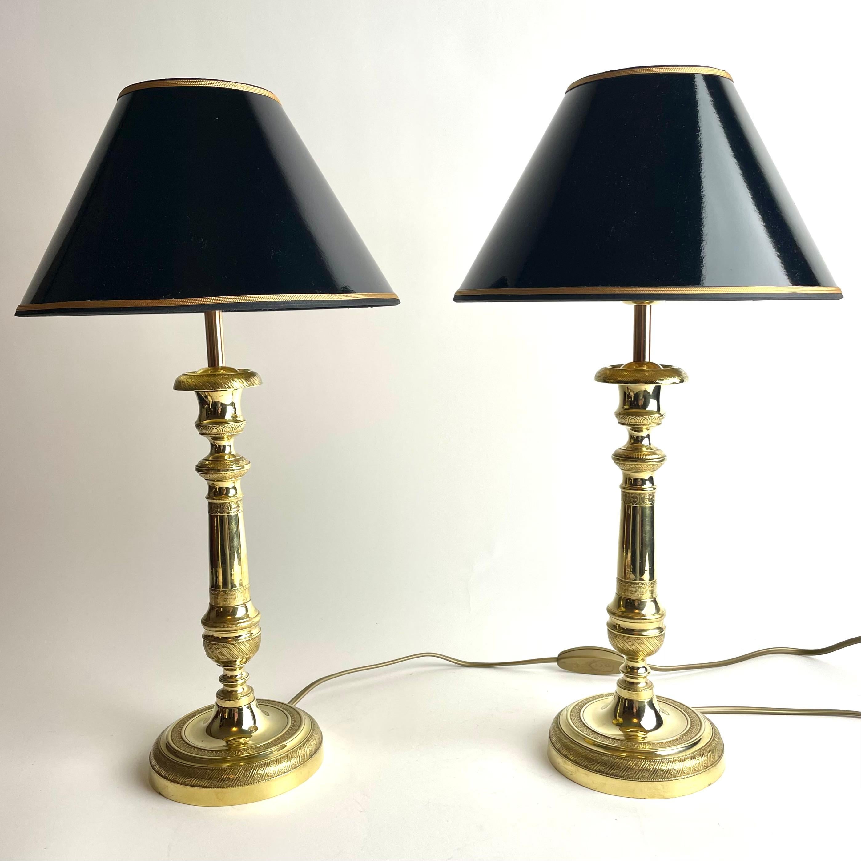 Elegante Pareja de Lámparas de Mesa de Bronce Imperio Francés, Década de 1820 en Bueno estado para la venta en Knivsta, SE