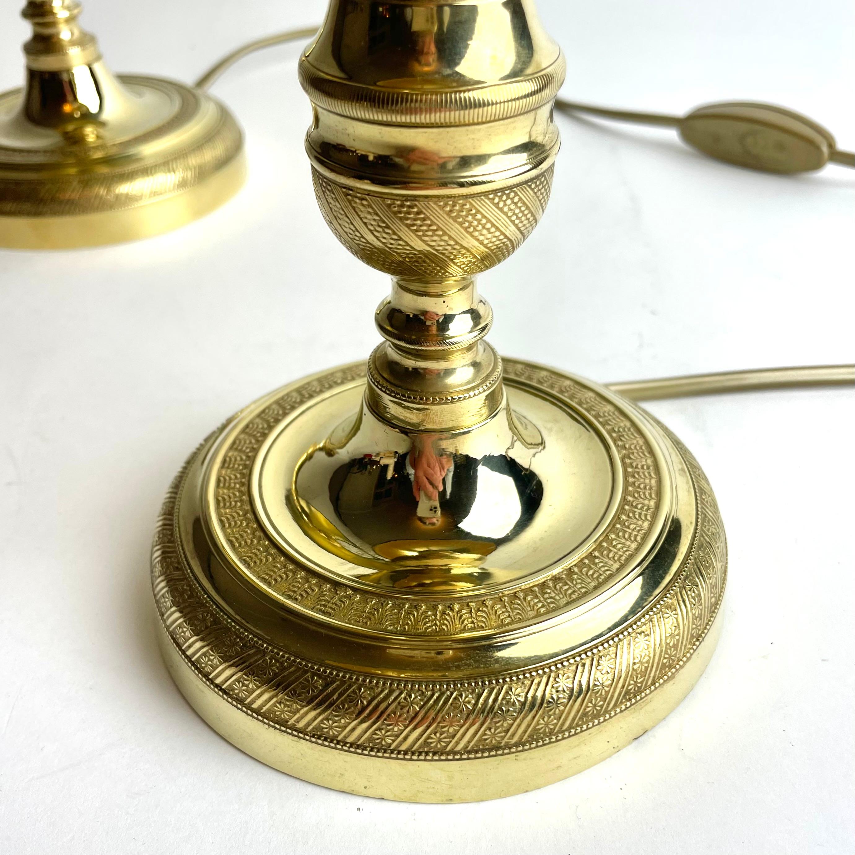 Elegante Pareja de Lámparas de Mesa de Bronce Imperio Francés, Década de 1820 en venta 1