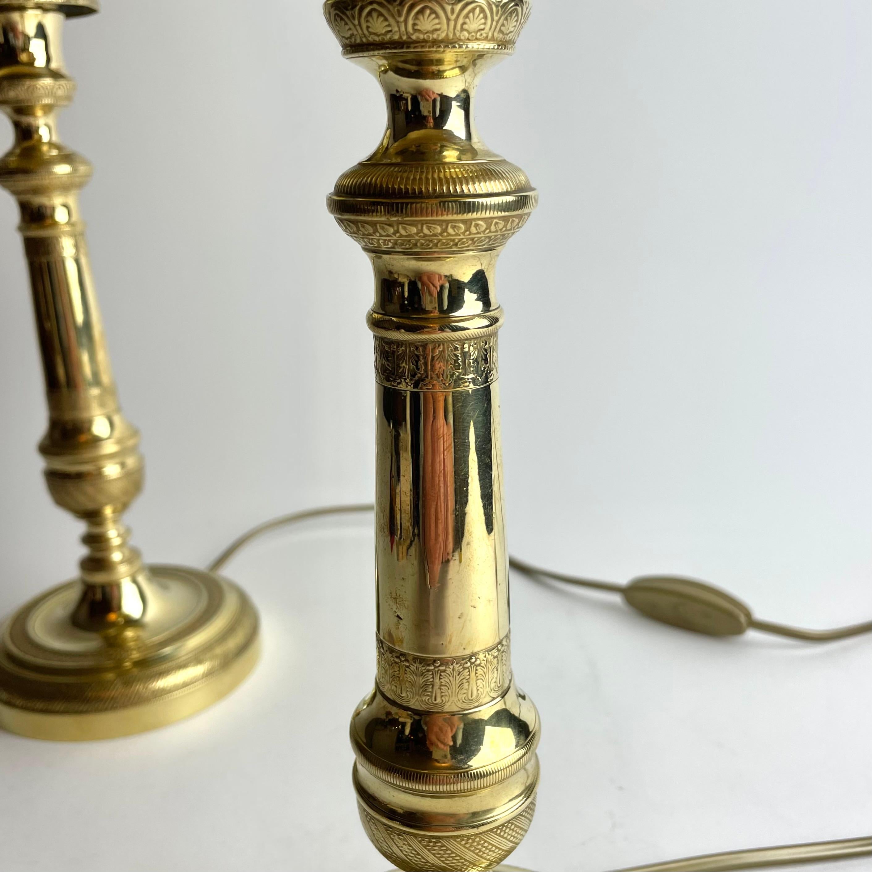 Elegante Pareja de Lámparas de Mesa de Bronce Imperio Francés, Década de 1820 en venta 2