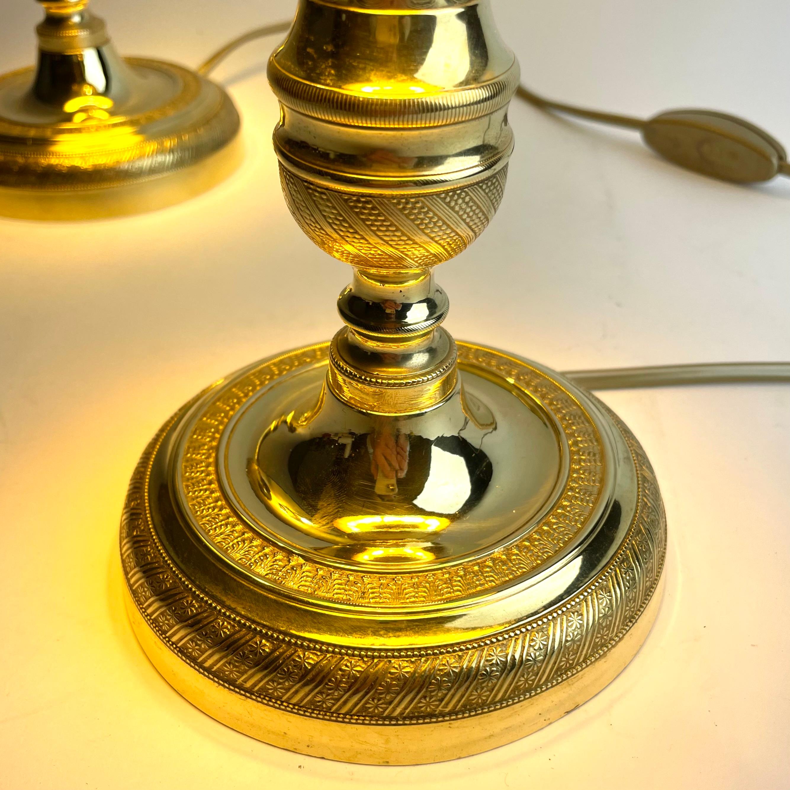 Elegante Pareja de Lámparas de Mesa de Bronce Imperio Francés, Década de 1820 en venta 4