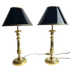 Eleganza della coppia di lampade da tavolo francesi in bronzo Impero, anni '20 del XIX secolo
