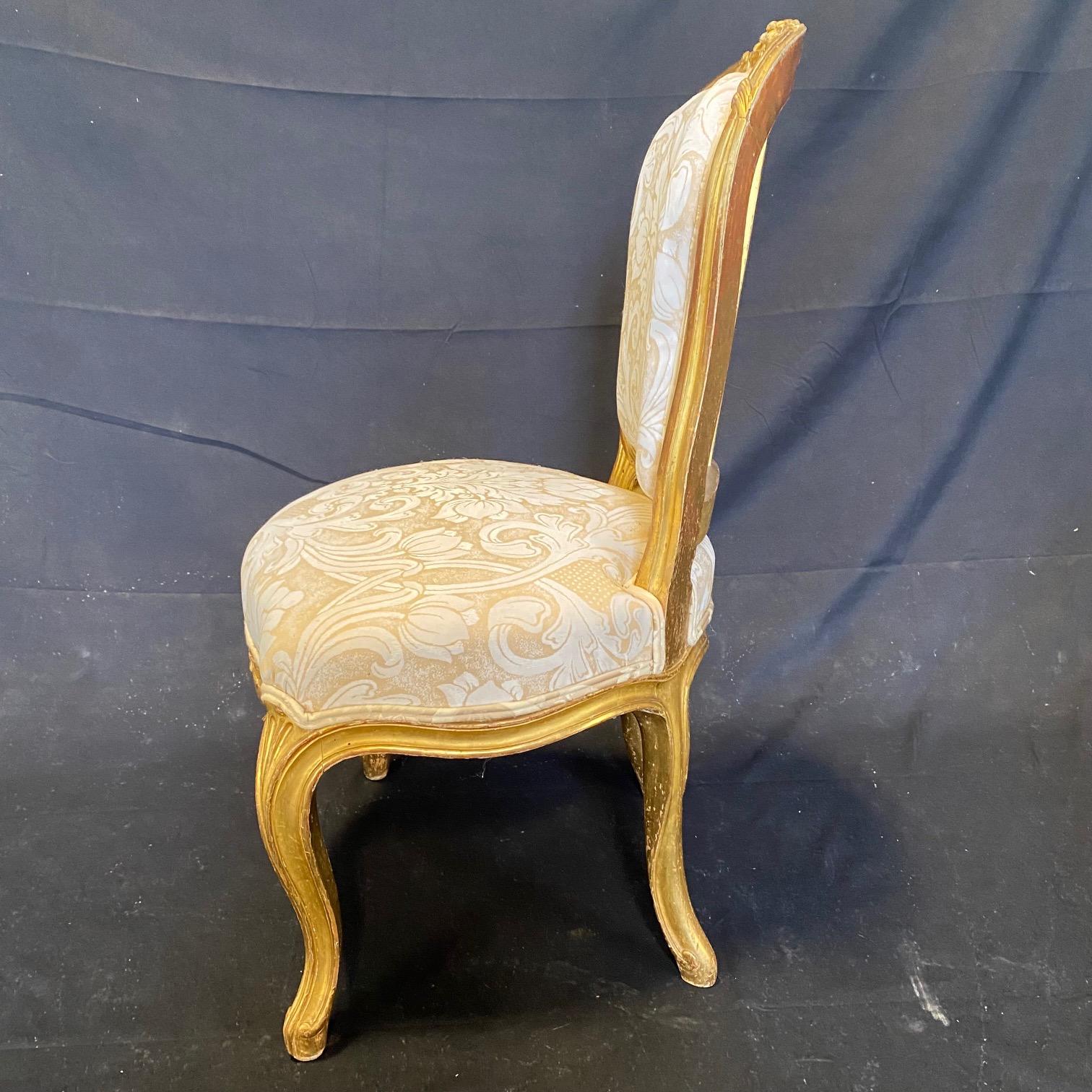 Elegantes Paar französischer Louis XV.-Sessel ohne Armlehne aus Gold (Polster) im Angebot