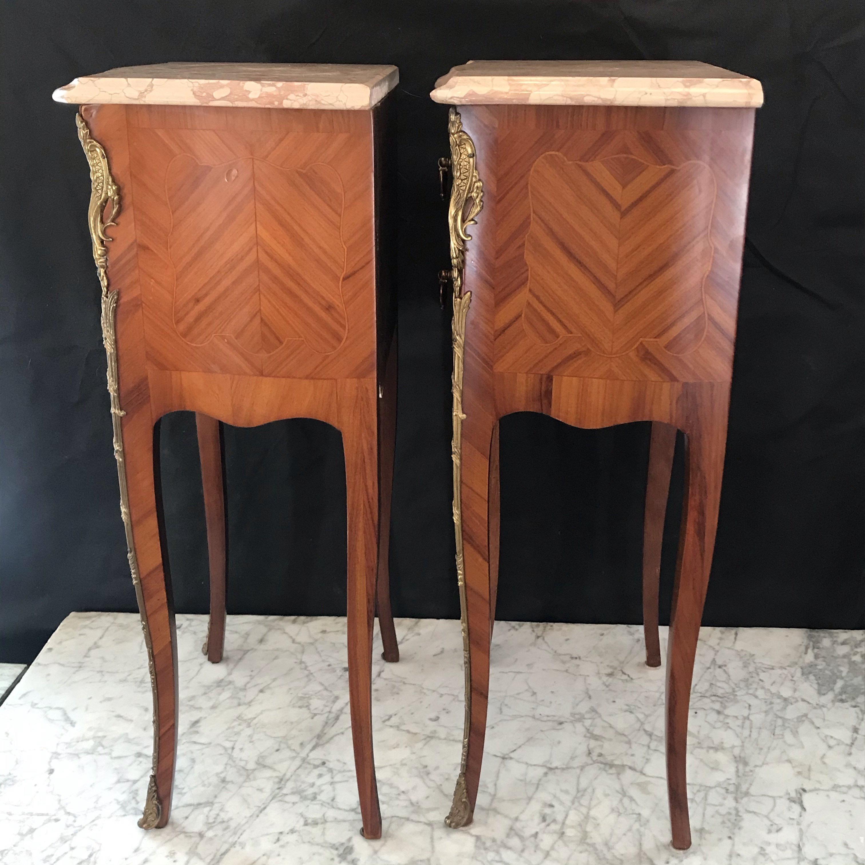 20th Century Elegant Pair of French Louis XV Marble-Top Nightstands