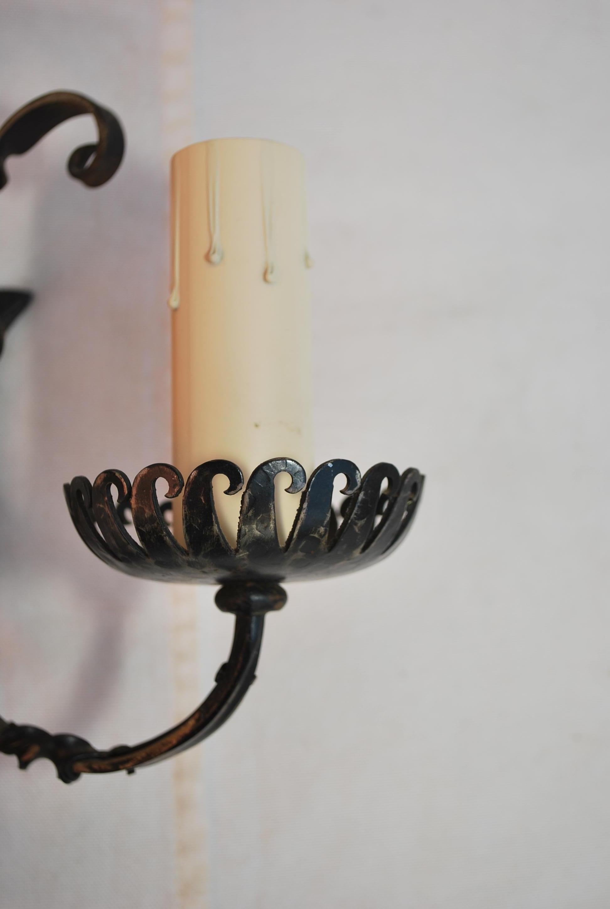 Hand-Crafted Elegant pair of French wrought iron sconces For Sale