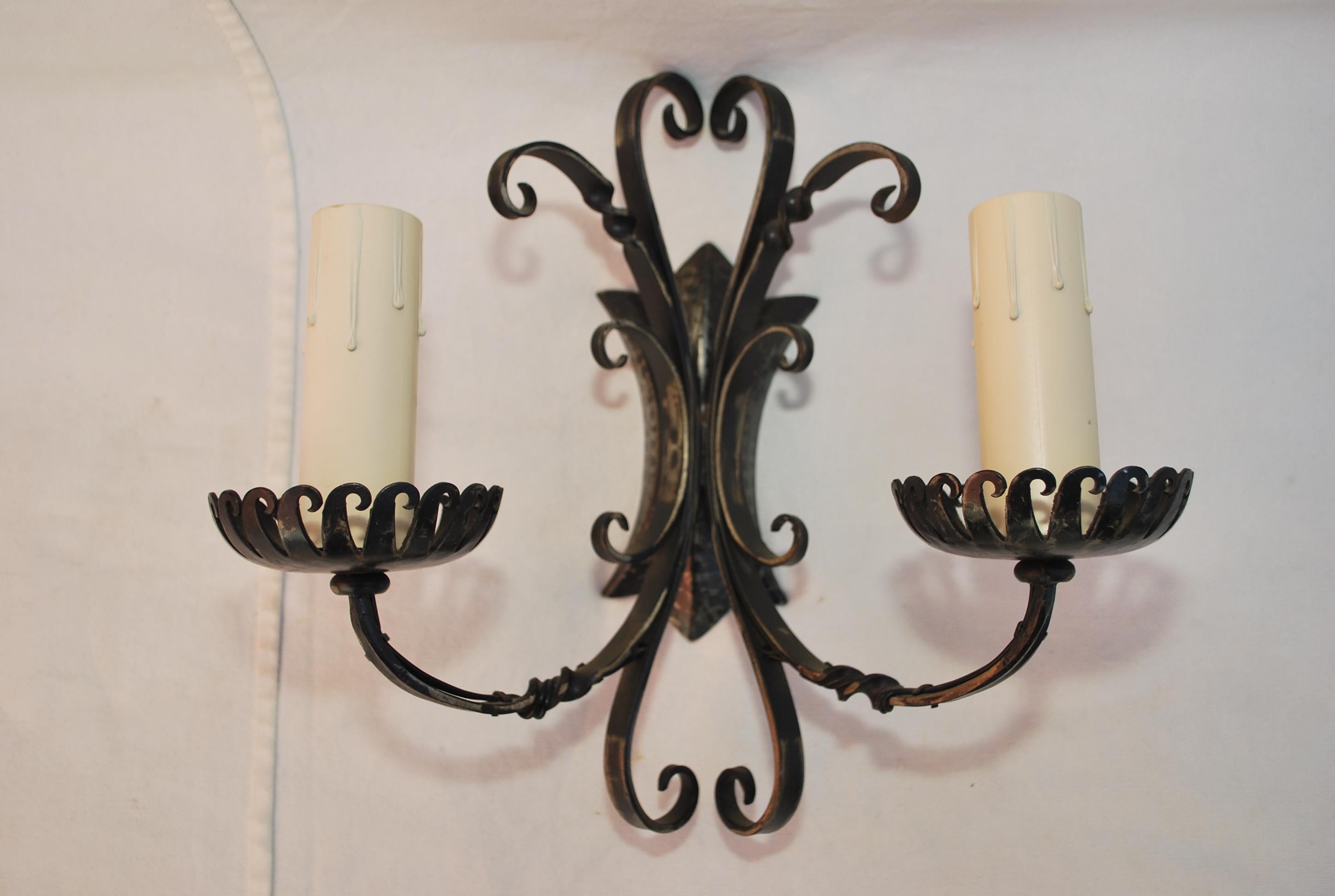 Elegant pair of French wrought iron sconces In Good Condition For Sale In Los Angeles, CA