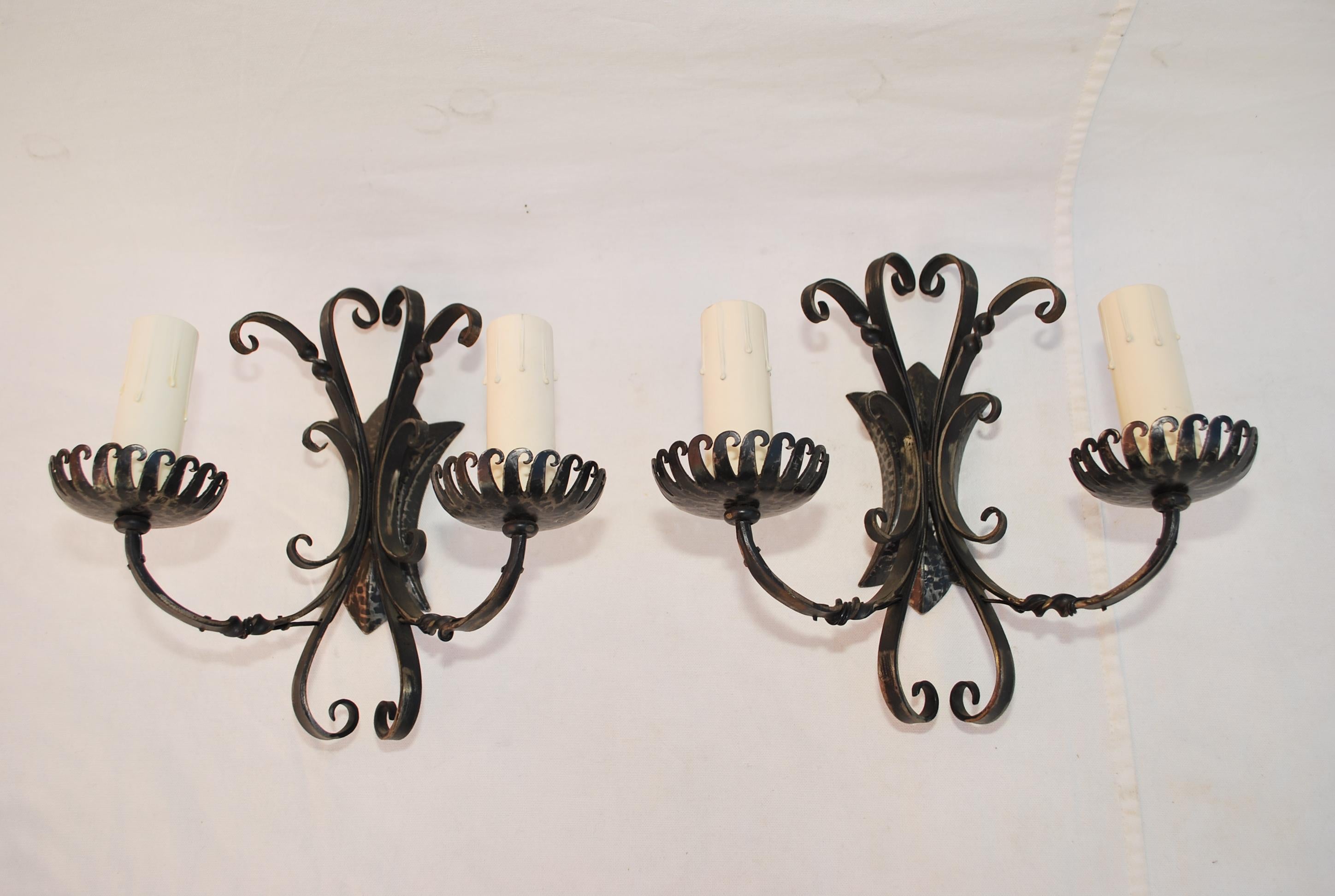 Wrought Iron Elegant pair of French wrought iron sconces For Sale