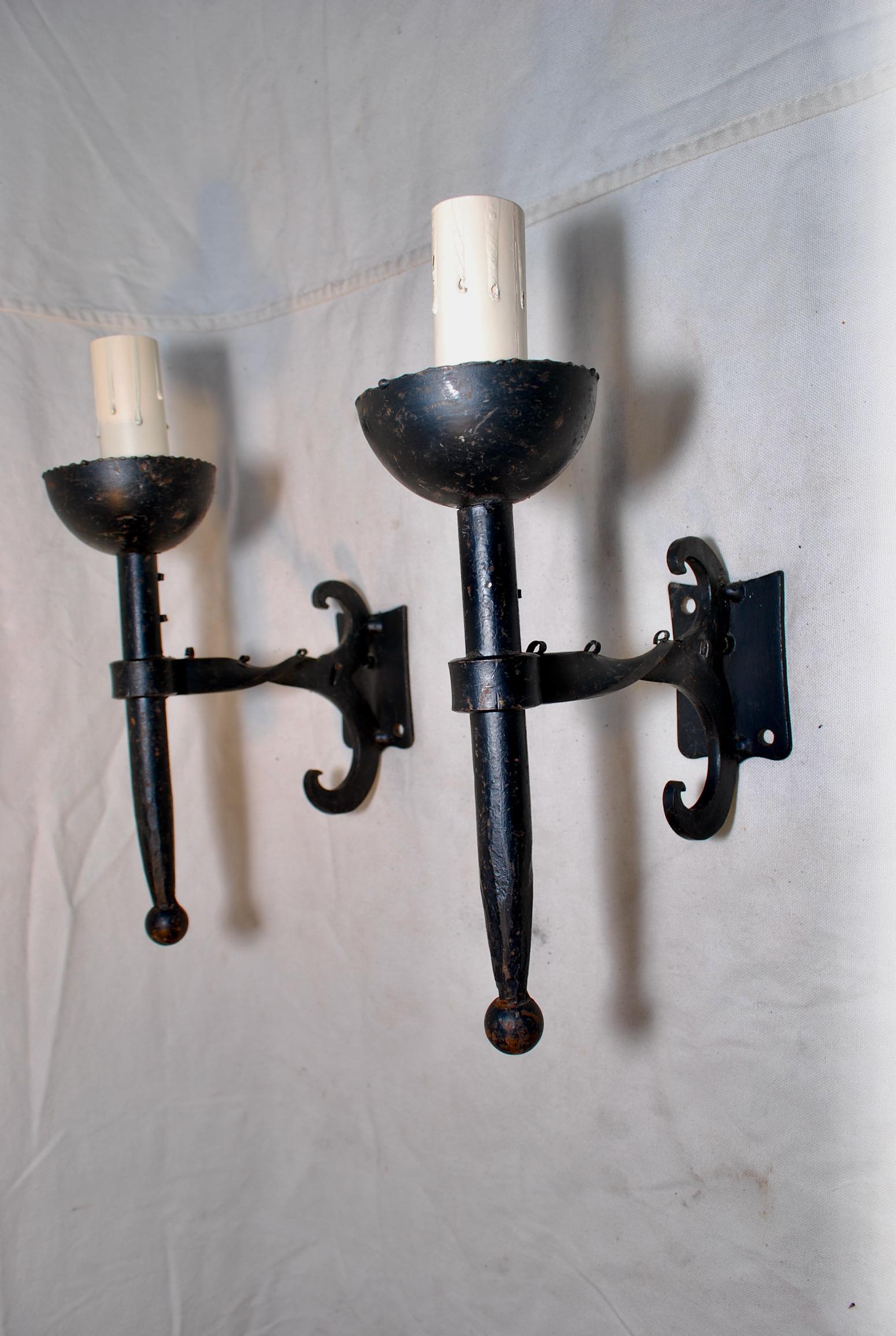 Elegant Pair of French Wrought Iron Torchiere In Good Condition In Los Angeles, CA
