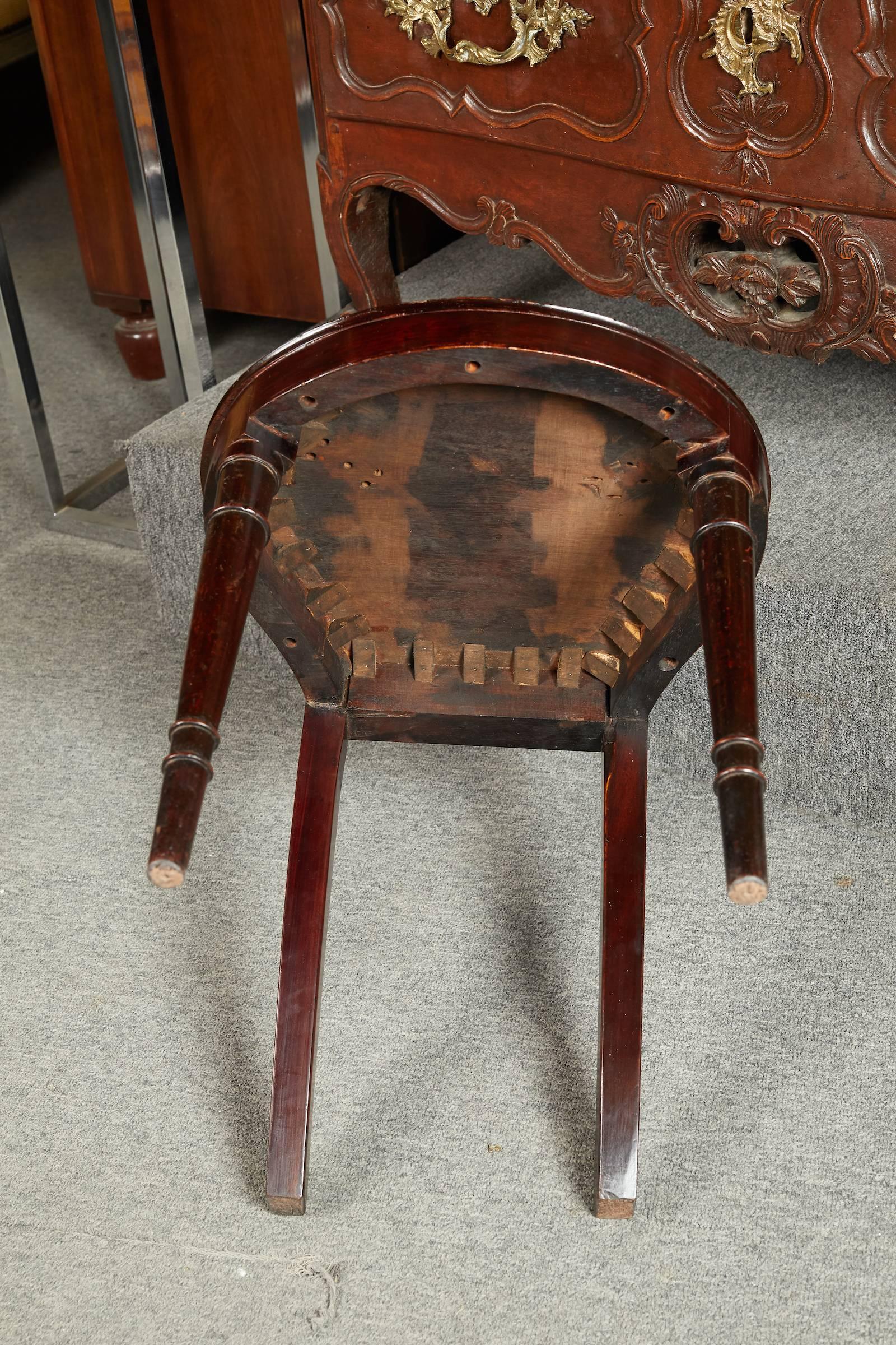 Early 19th Century Elegant Pair of Georgian Mahogany Hall Chairs