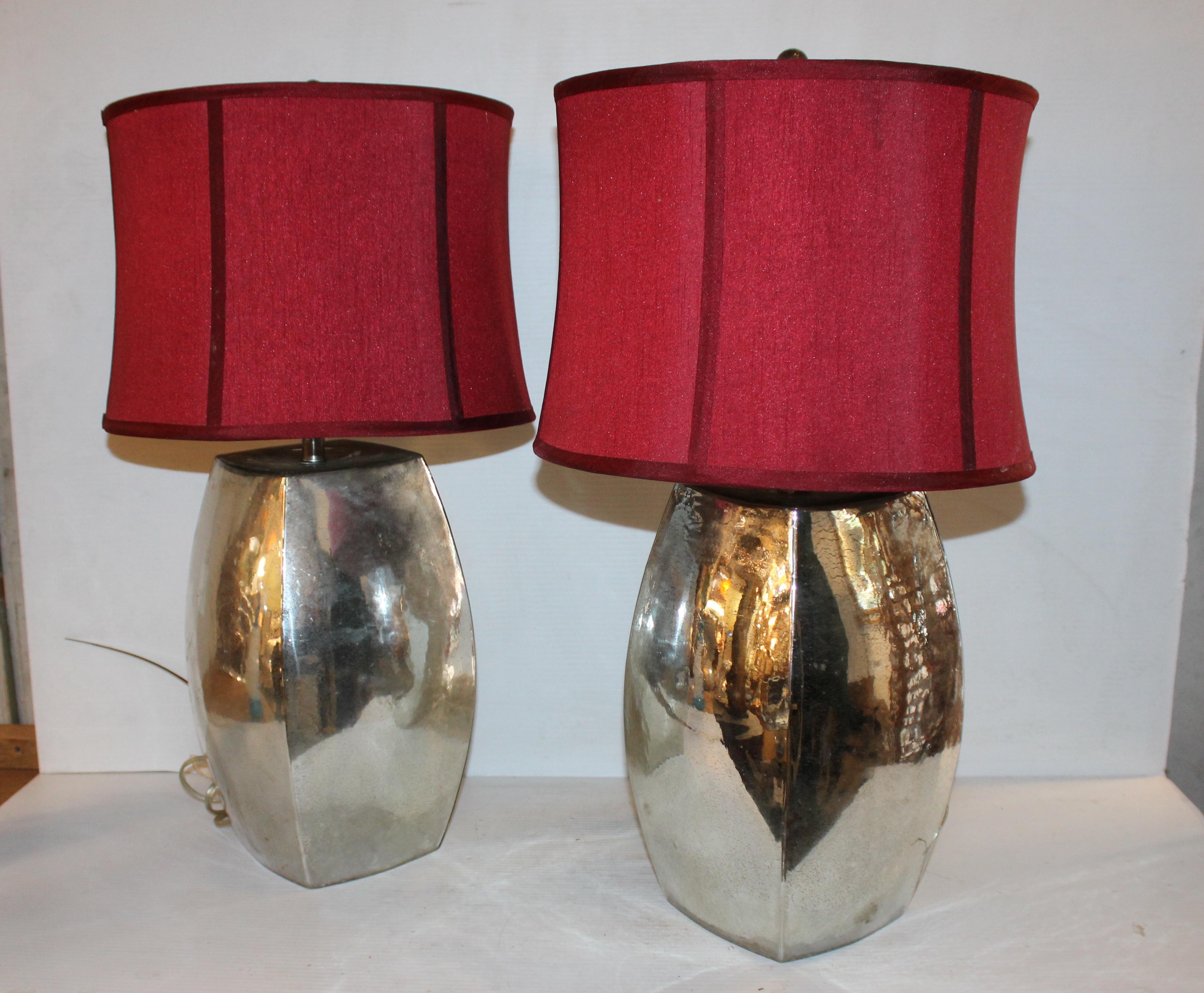 20ième siècle Elegante paire de lampes en verre en vente