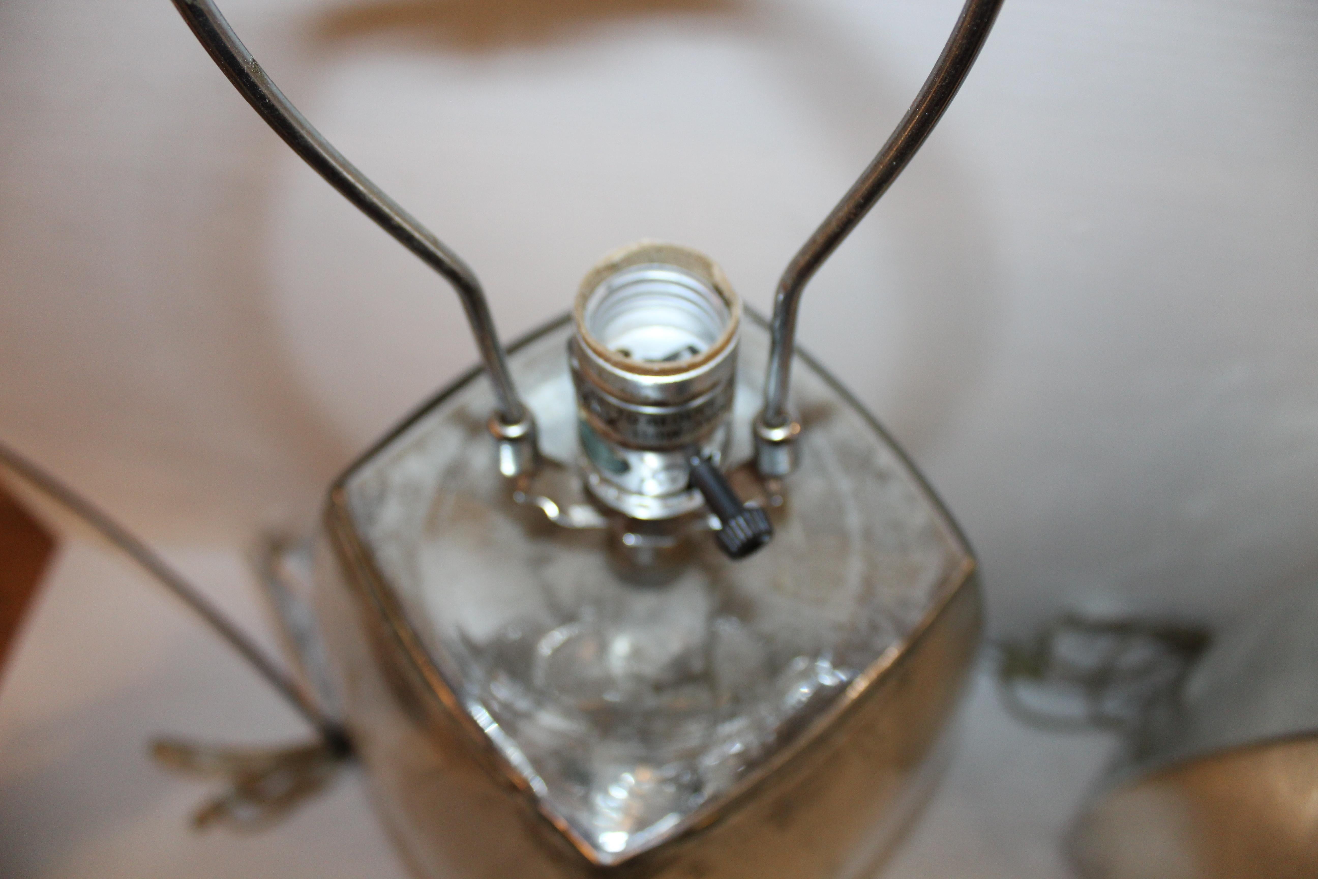 Elegante paire de lampes en verre en vente 2